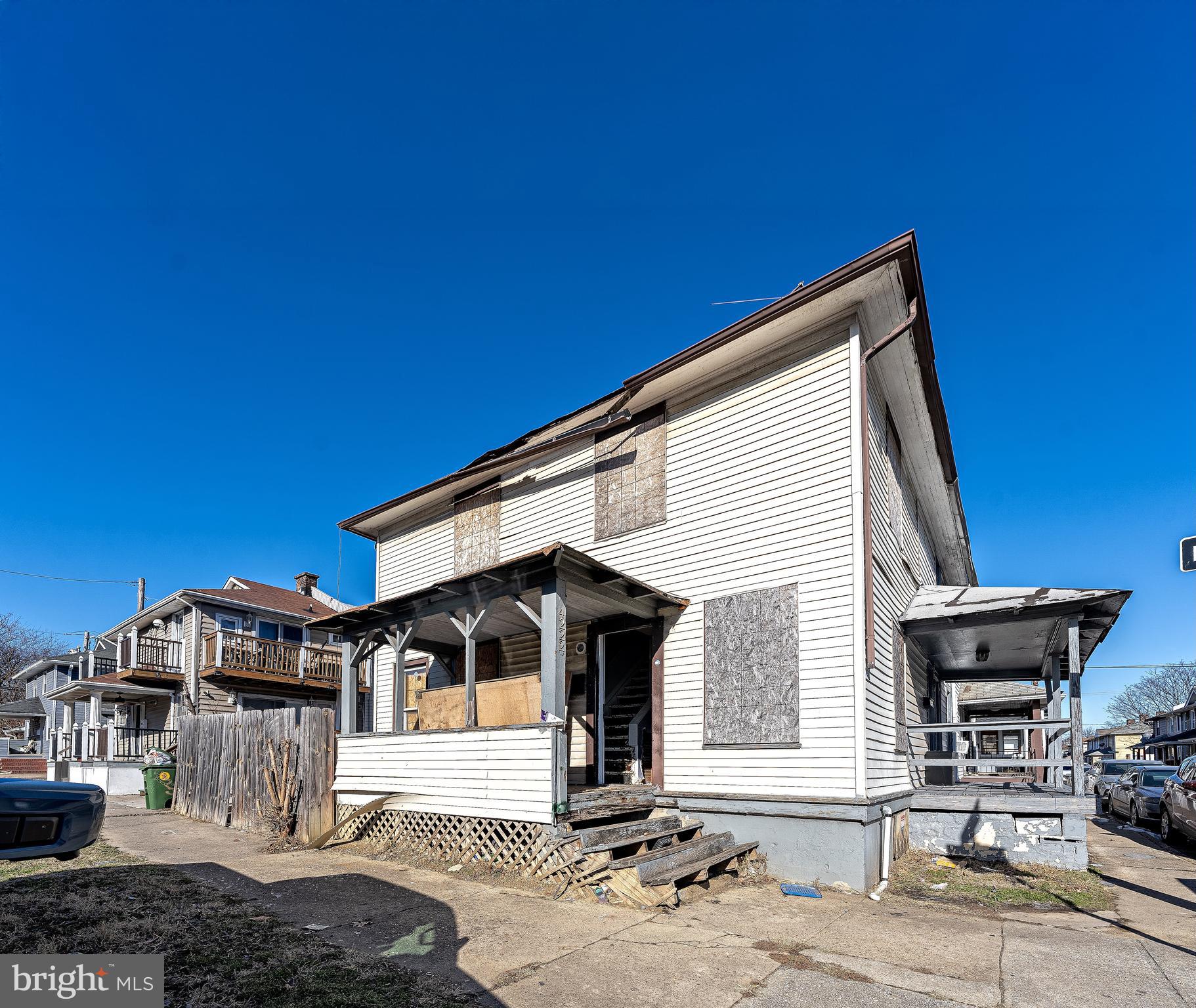 * Investor Alert * This 2 Bed / 1 Bath End-of-Group townhome in the heart of Curtis Bay offers unlimited finishing potential. ARV - $135,000. Rent Value - $1,600/mo.