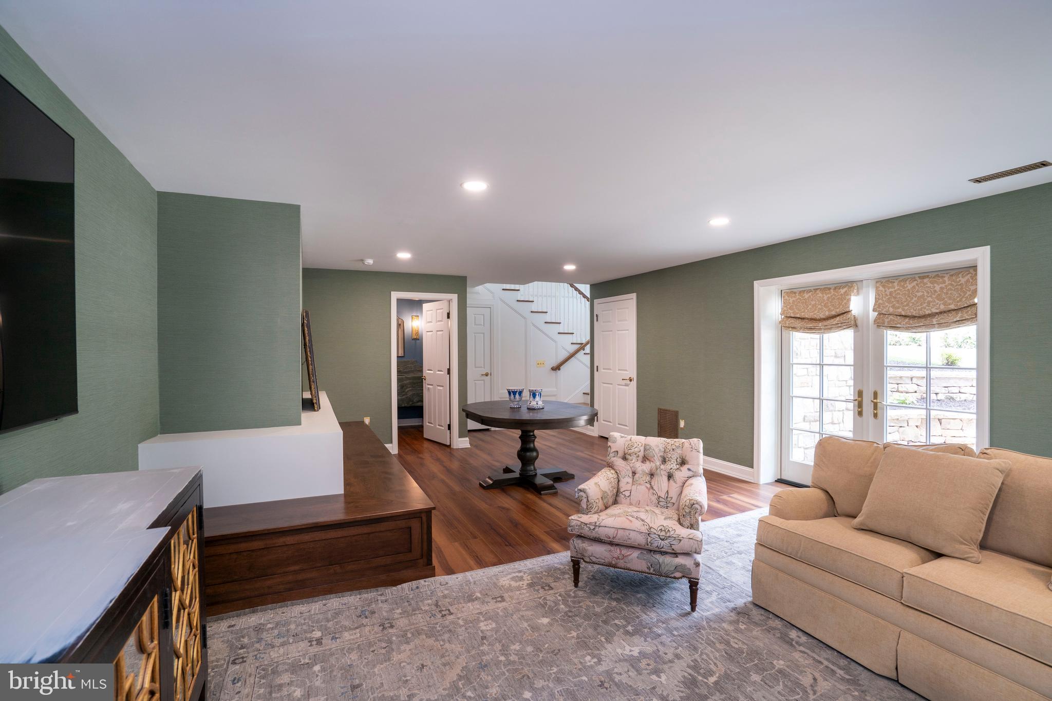 COLLEGE HEIGHTS - Residential