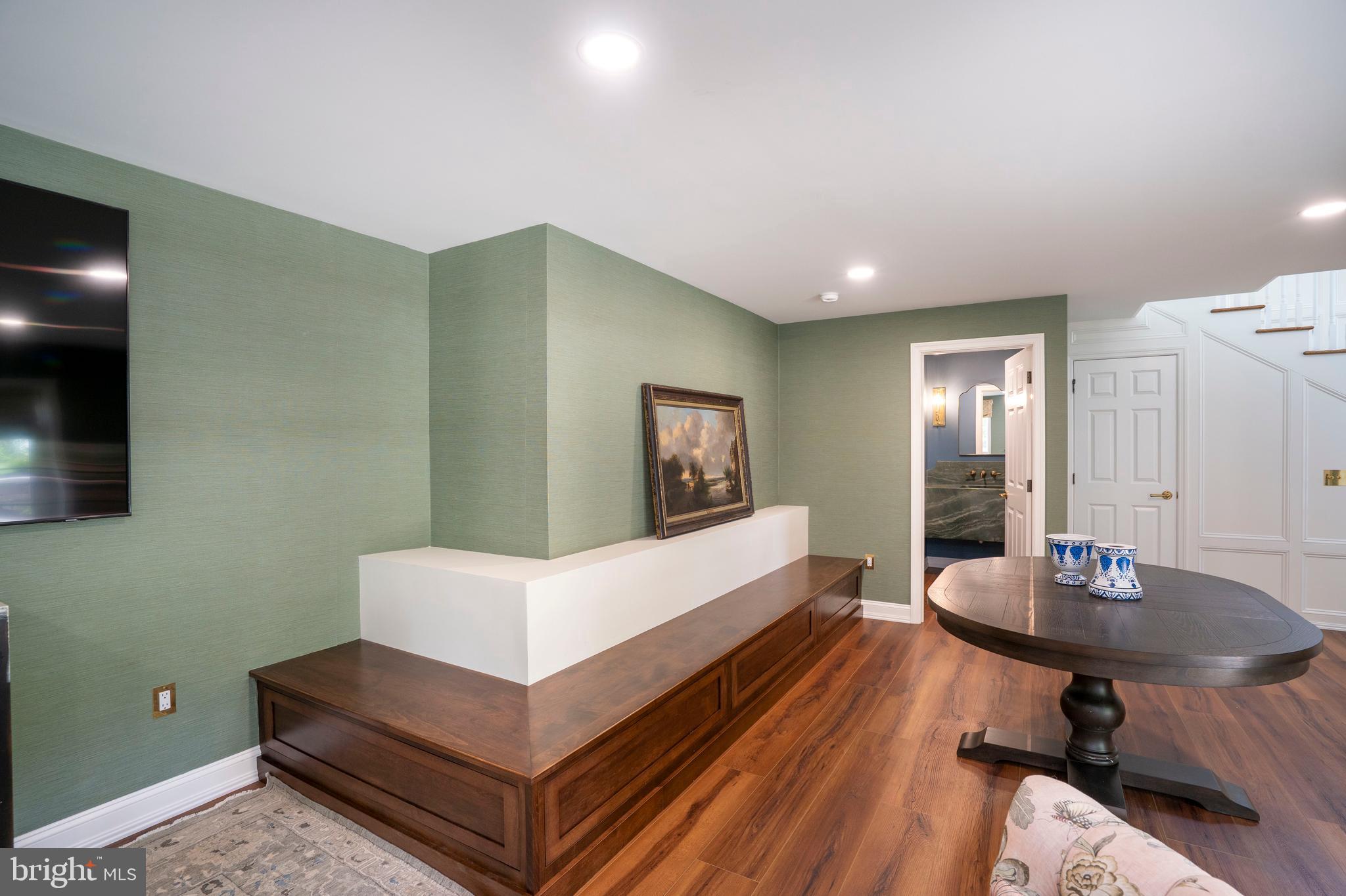 COLLEGE HEIGHTS - Residential