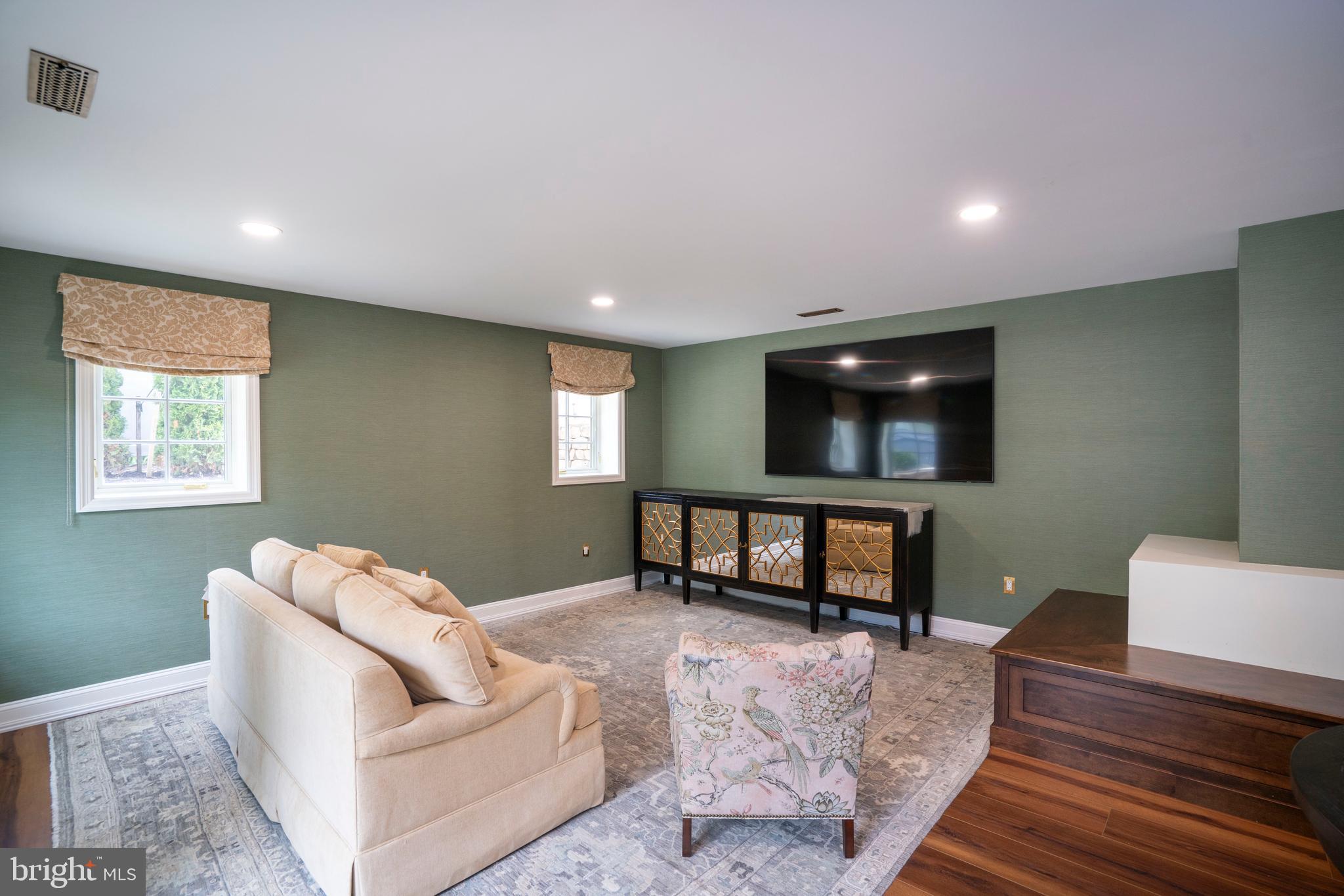 COLLEGE HEIGHTS - Residential