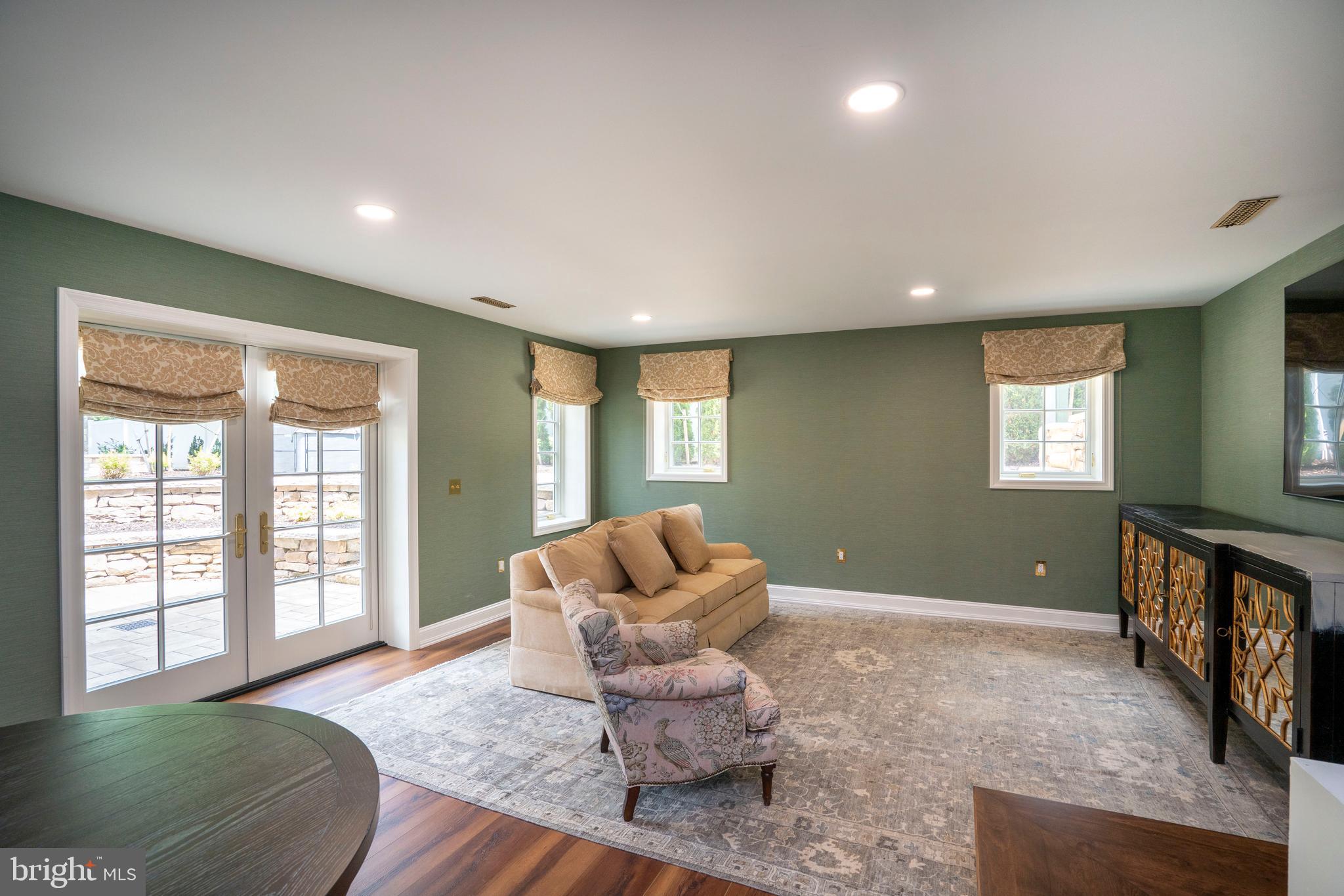 COLLEGE HEIGHTS - Residential