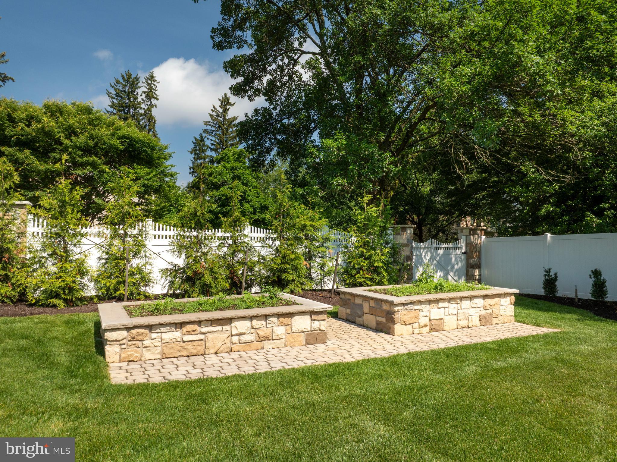 COLLEGE HEIGHTS - Residential