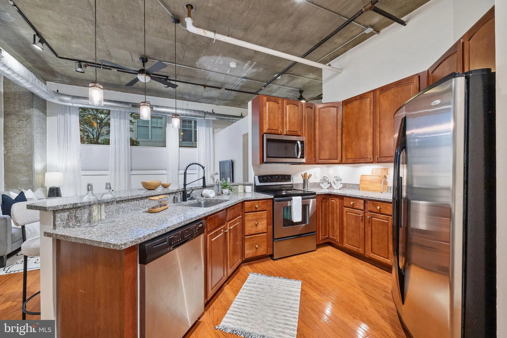 Philadelphia, Pennsylvania 19106, United States, 2 Bedrooms Bedrooms, ,2 BathroomsBathrooms,Residential,Contingent,214868