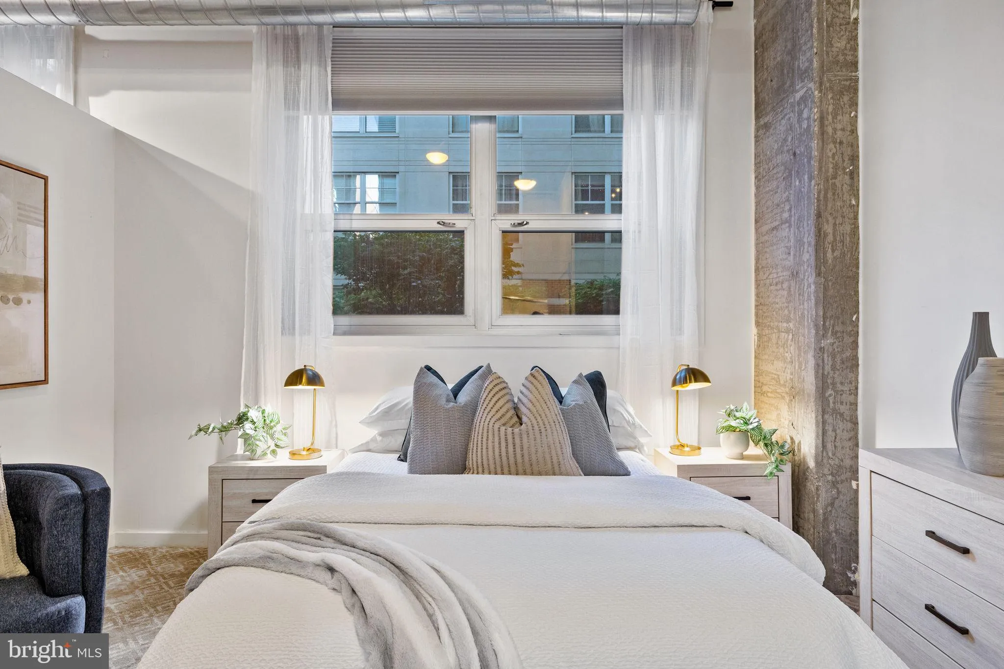 Philadelphia, Pennsylvania 19106, United States, 2 Bedrooms Bedrooms, ,2 BathroomsBathrooms,Residential,Contingent,214868