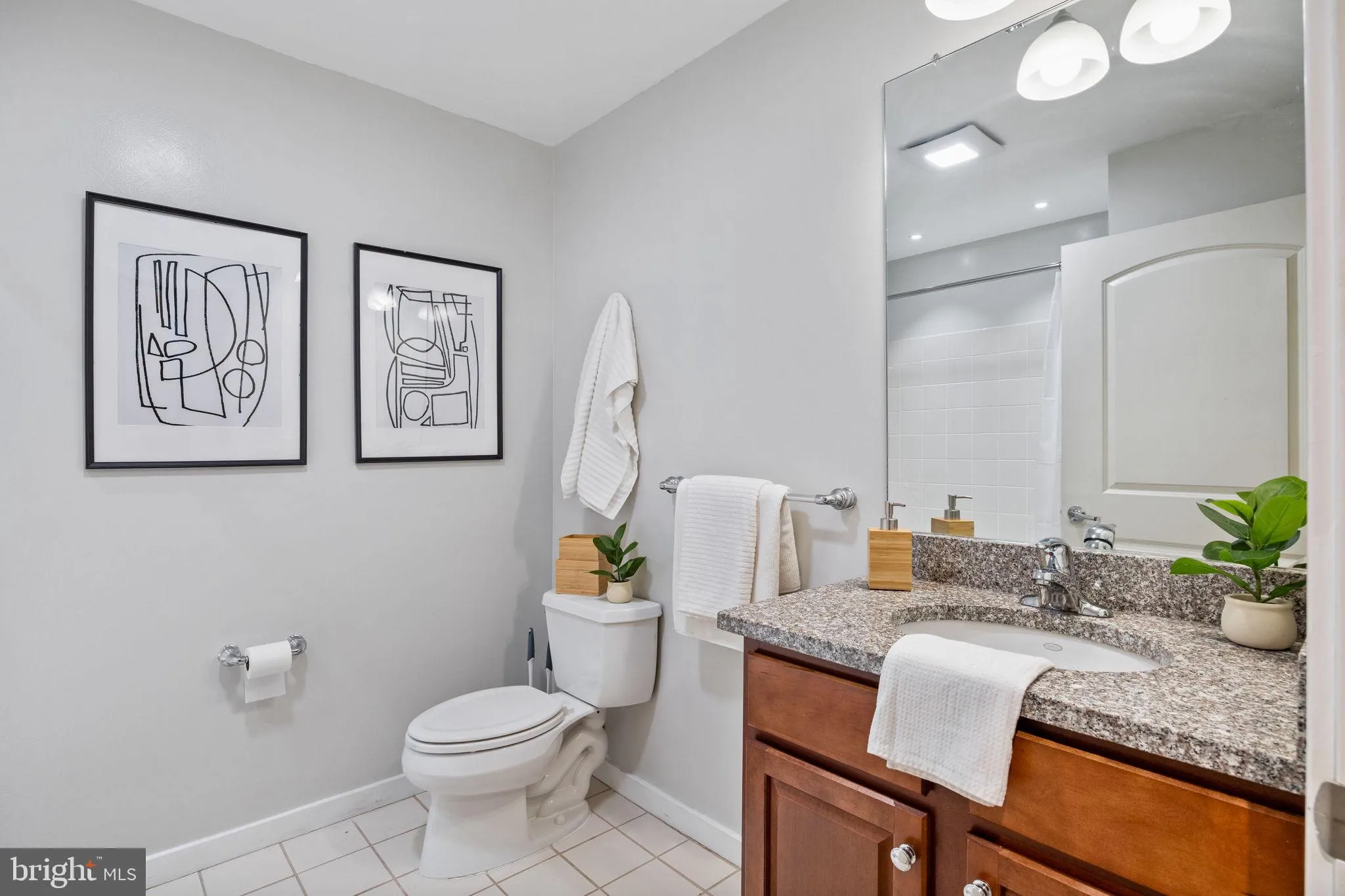 Philadelphia, Pennsylvania 19106, United States, 2 Bedrooms Bedrooms, ,2 BathroomsBathrooms,Residential,Contingent,214868