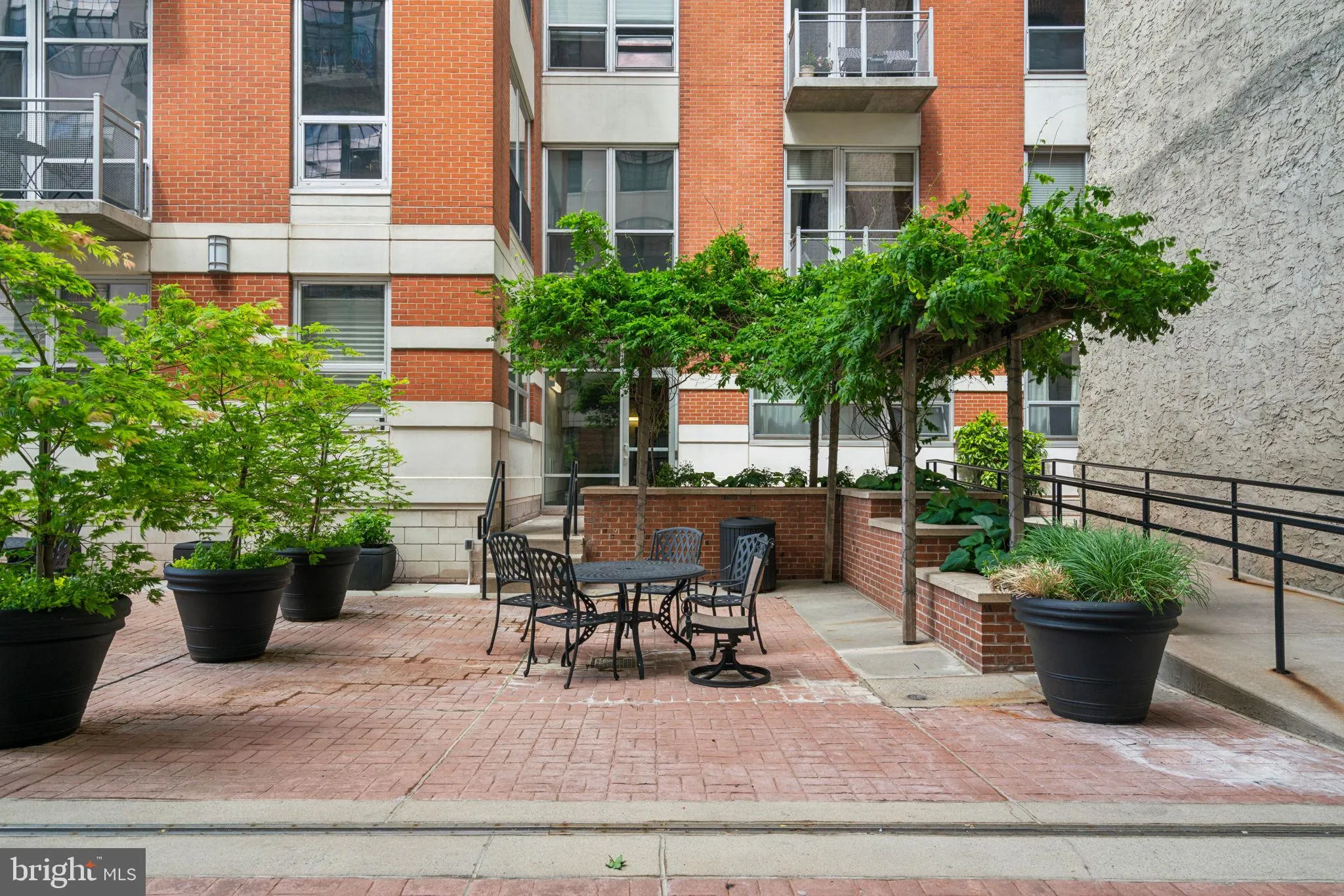 Philadelphia, Pennsylvania 19106, United States, 2 Bedrooms Bedrooms, ,2 BathroomsBathrooms,Residential,Contingent,214868