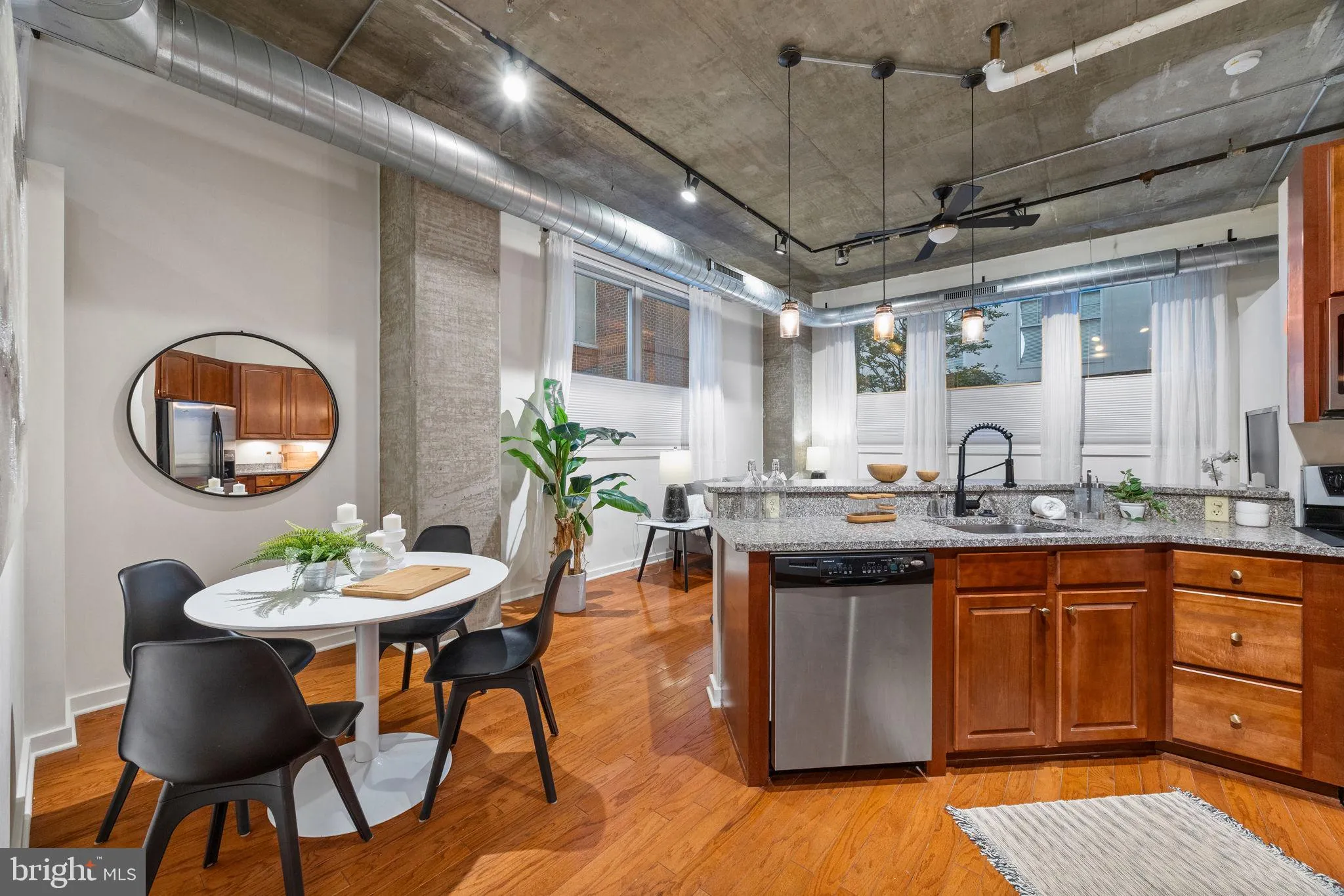 Philadelphia, Pennsylvania 19106, United States, 2 Bedrooms Bedrooms, ,2 BathroomsBathrooms,Residential,Contingent,214868