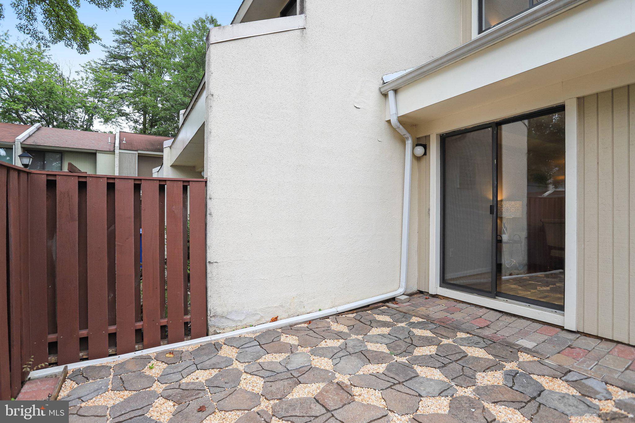 2205 SOUTHGATE SQUARE 2205