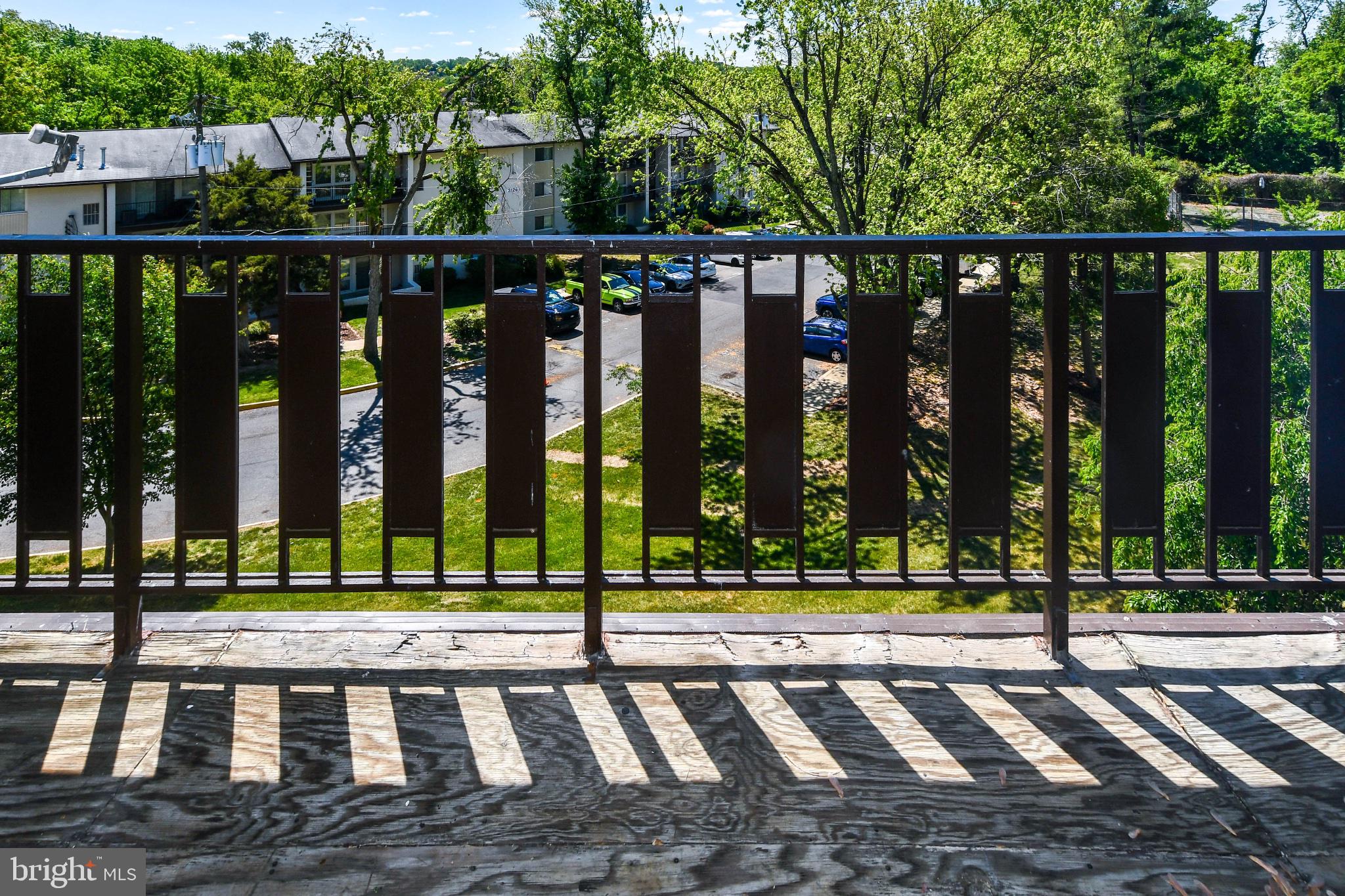 HUNTLEY SQUARE CONDOMINIUMS - Residential