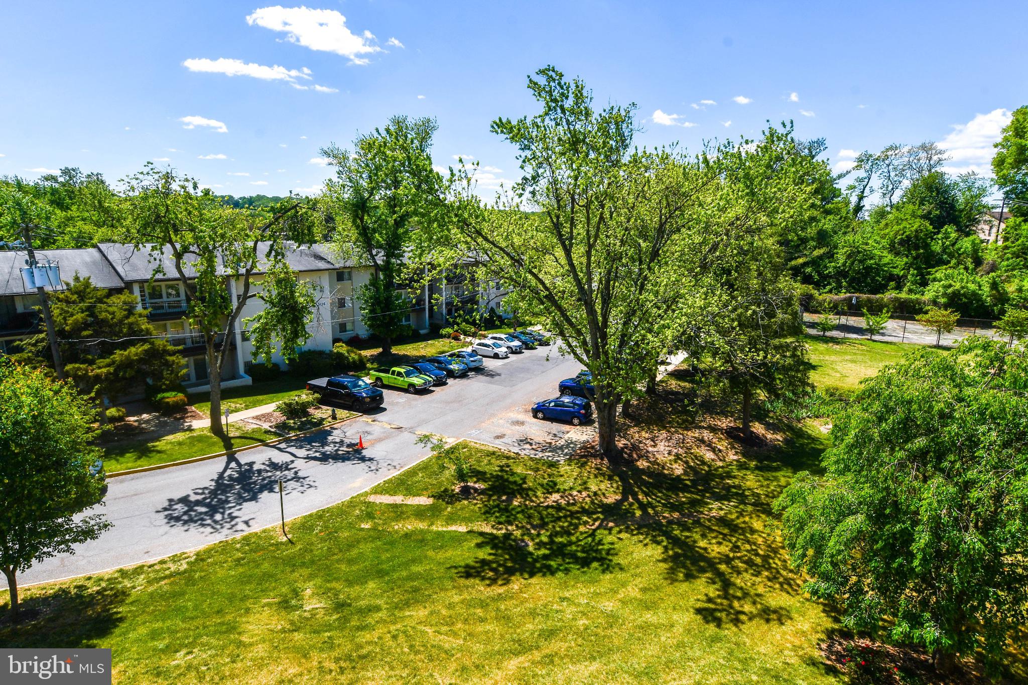 HUNTLEY SQUARE CONDOMINIUMS - Residential