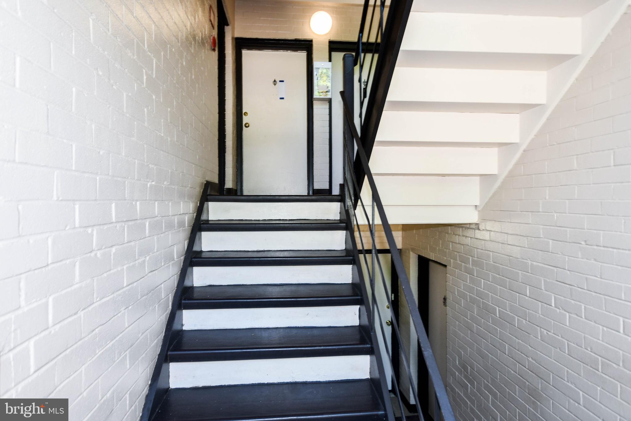 HUNTLEY SQUARE CONDOMINIUMS - Residential