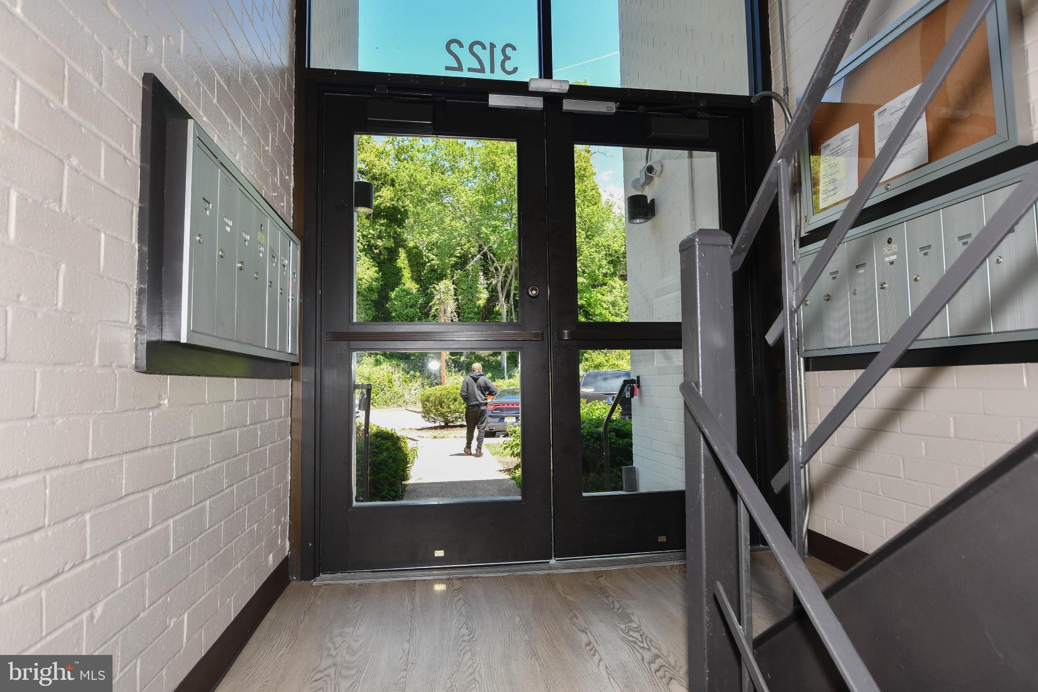 HUNTLEY SQUARE CONDOMINIUMS - Residential
