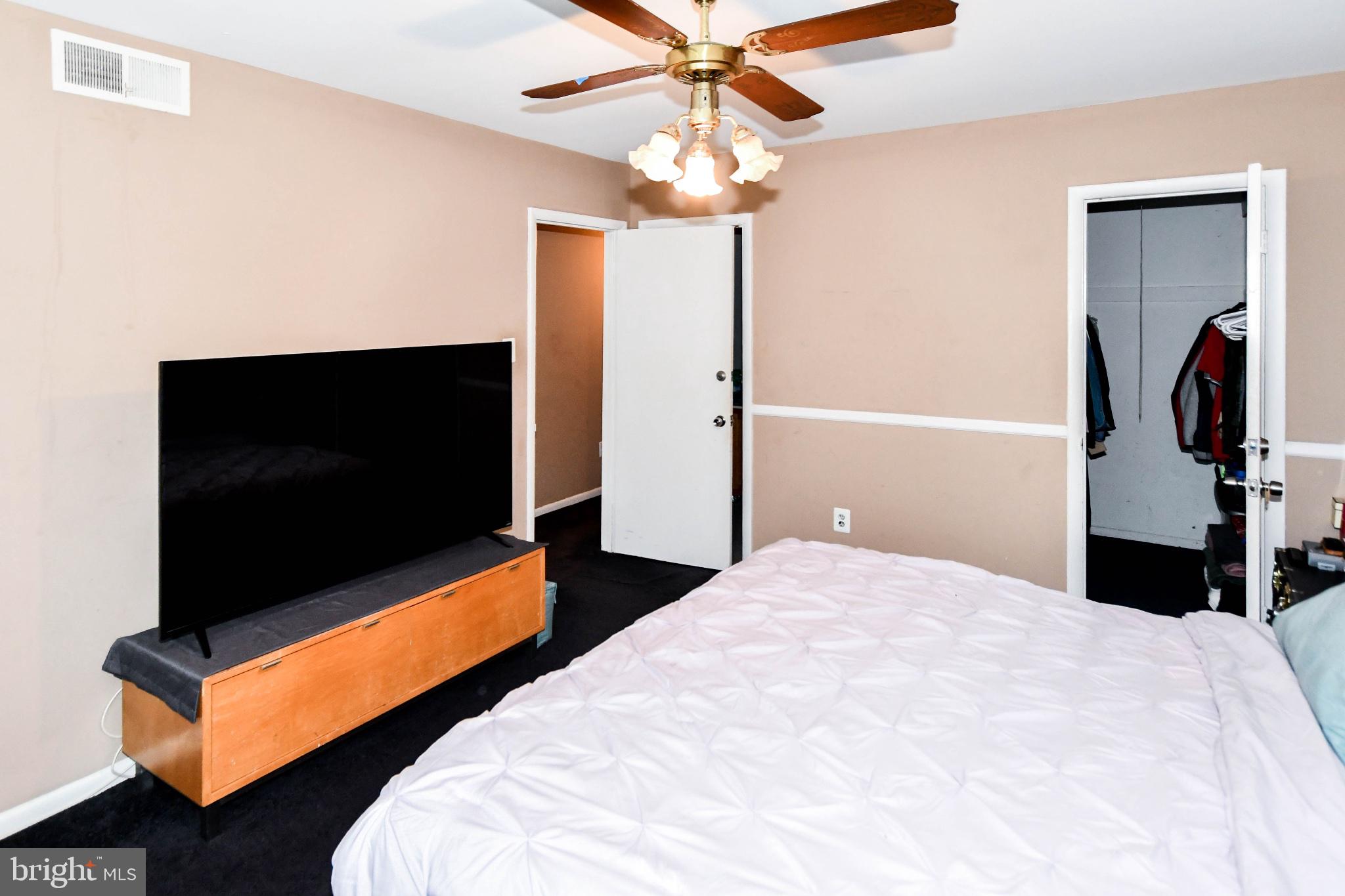 HUNTLEY SQUARE CONDOMINIUMS - Residential