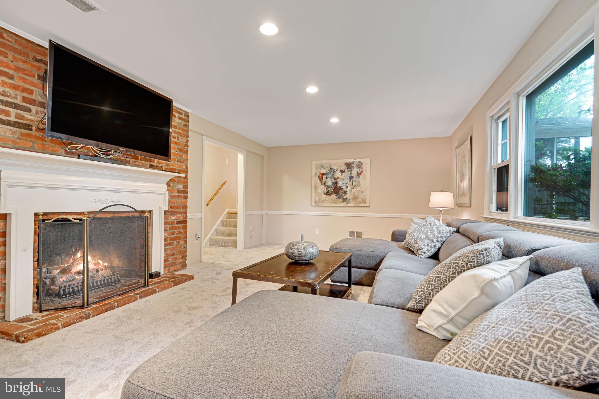 RIVERSIDE GARDENS - Residential