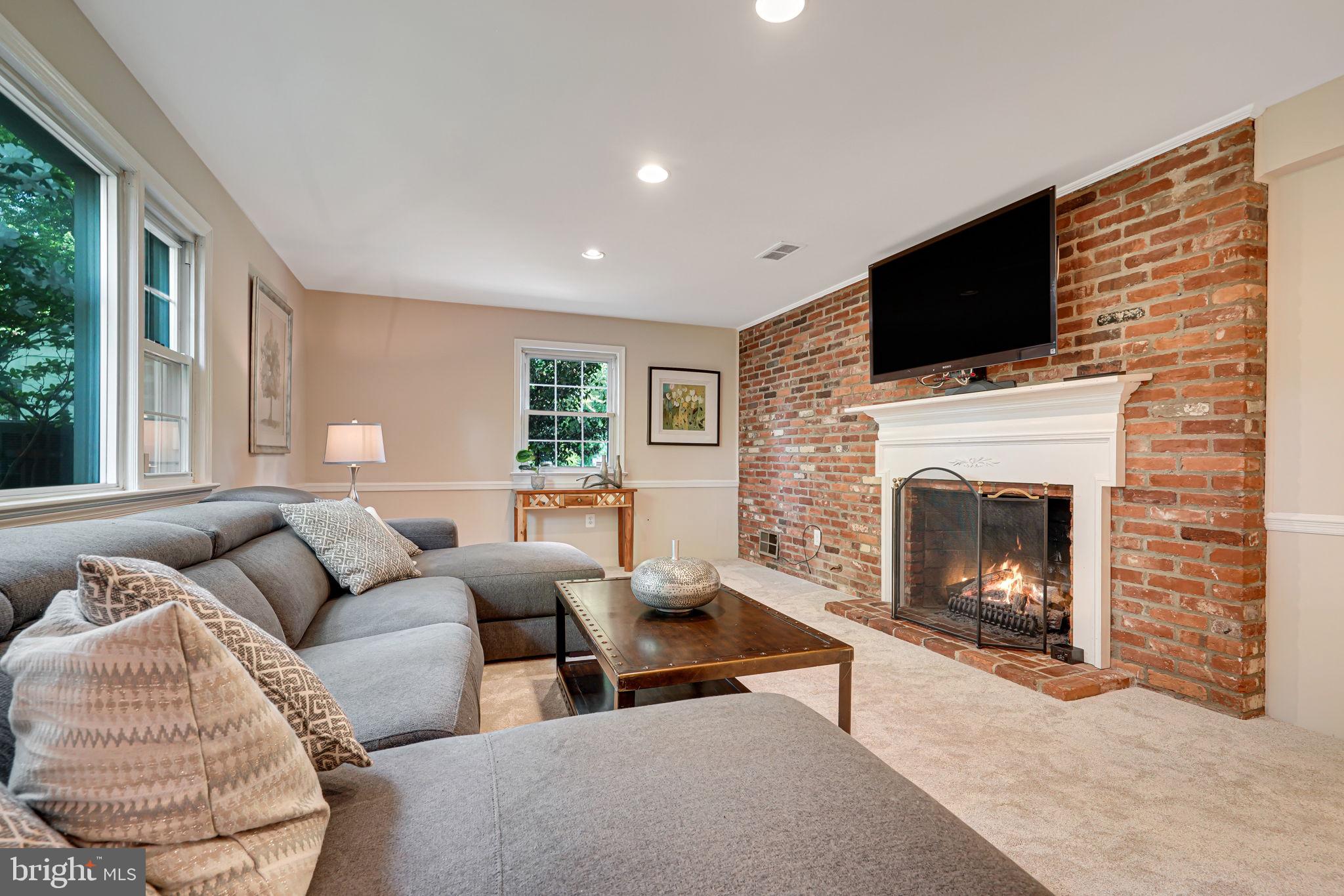 RIVERSIDE GARDENS - Residential