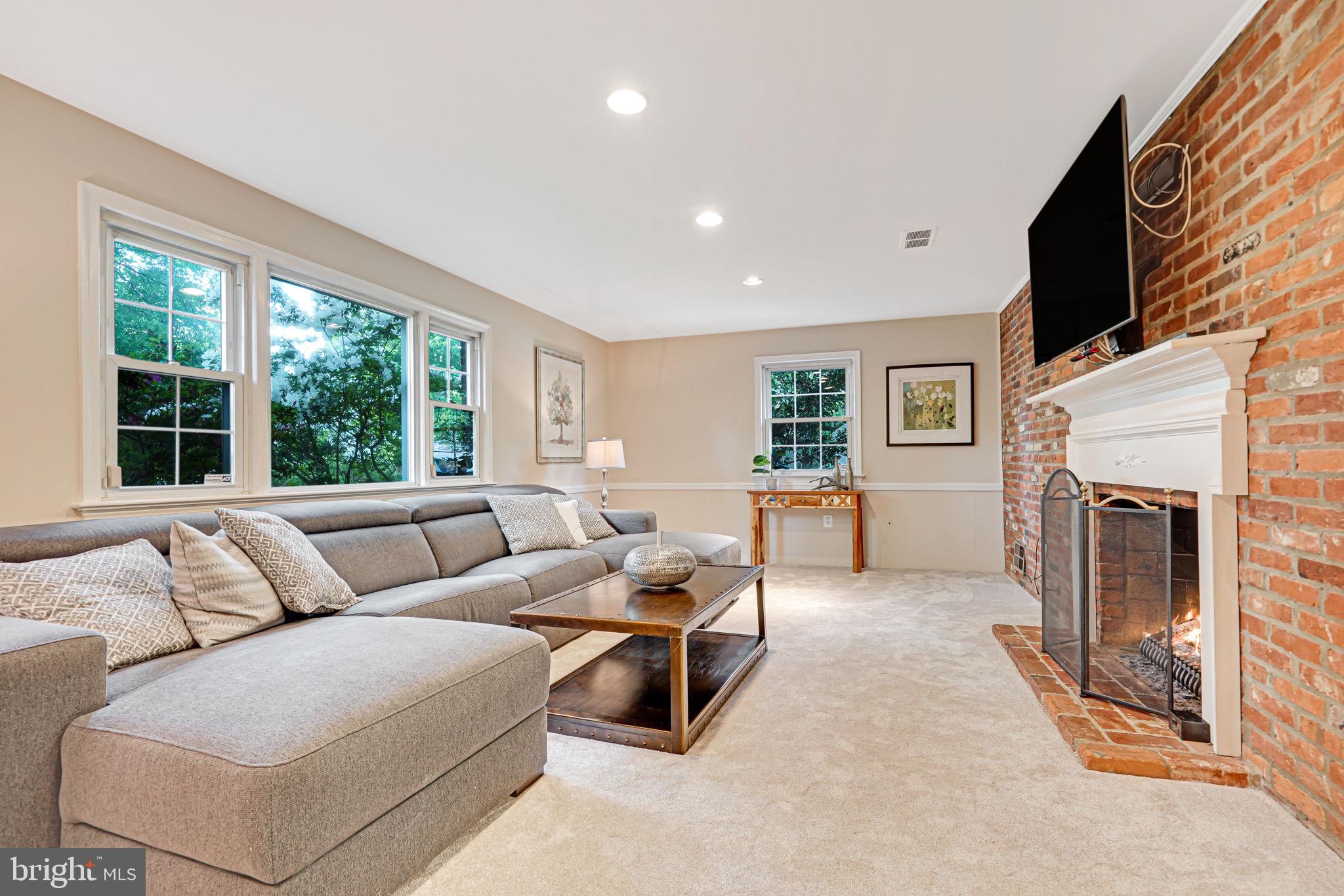 RIVERSIDE GARDENS - Residential