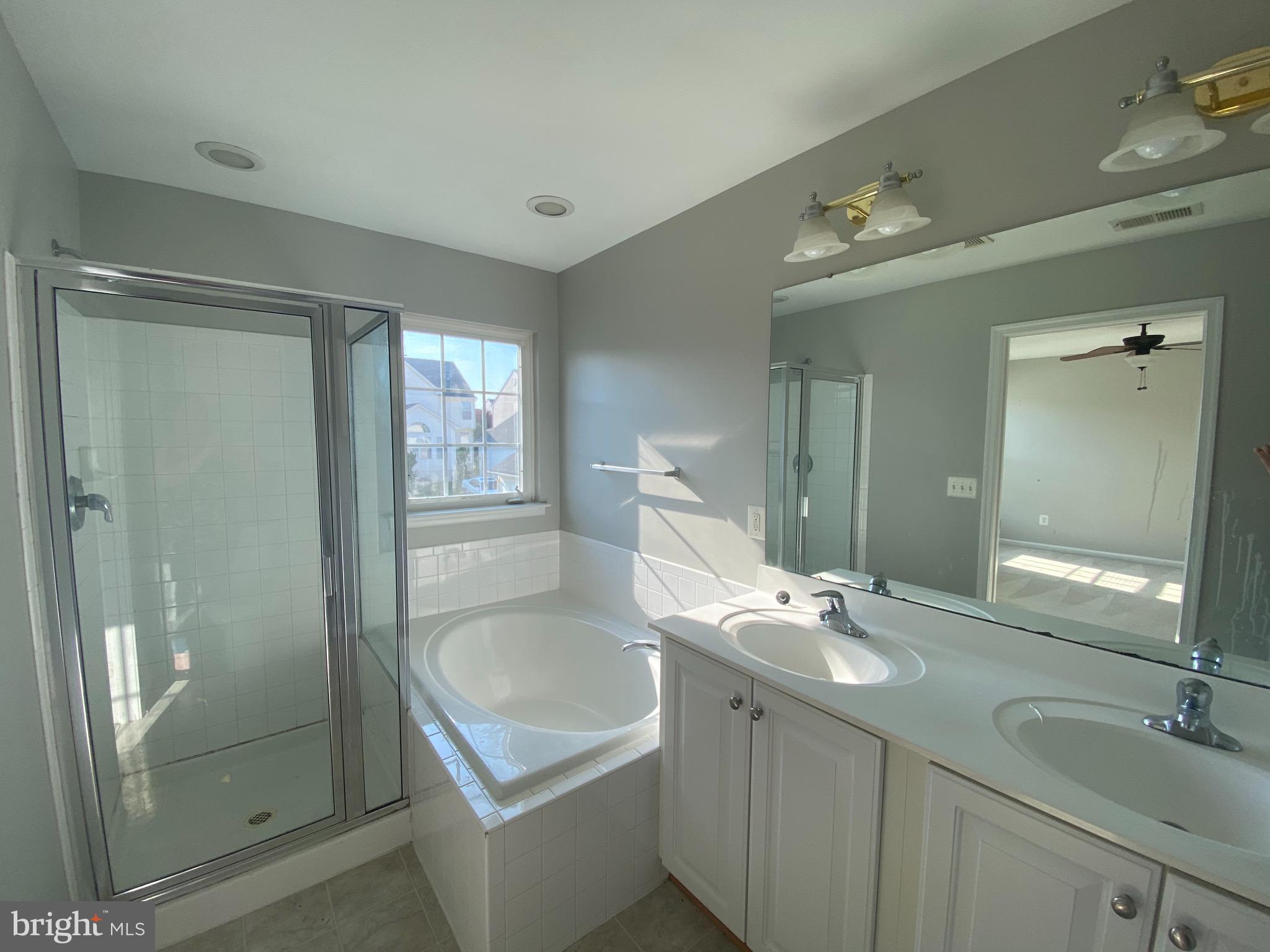 LAKELAND PLACE - Residential