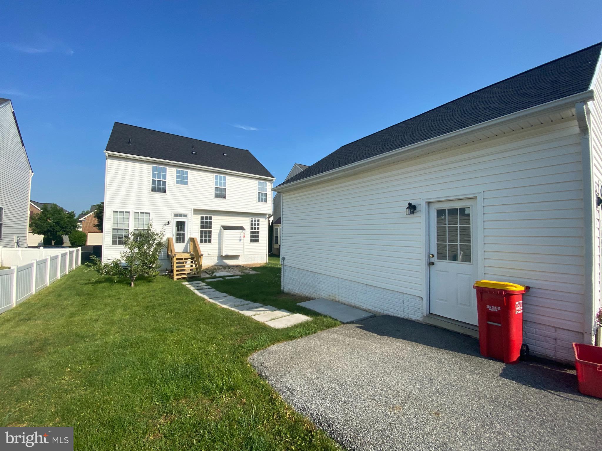 LAKELAND PLACE - Residential