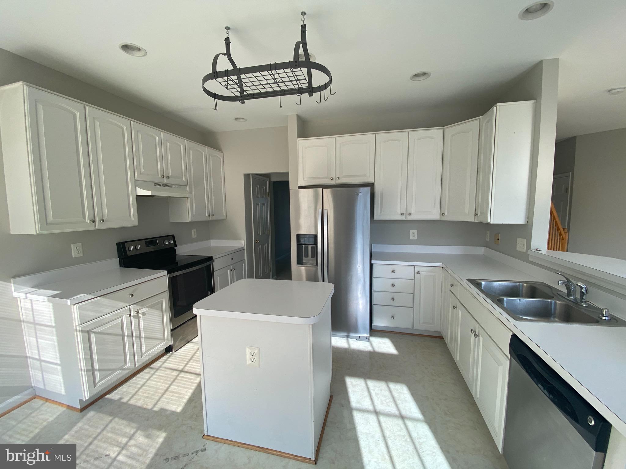 LAKELAND PLACE - Residential