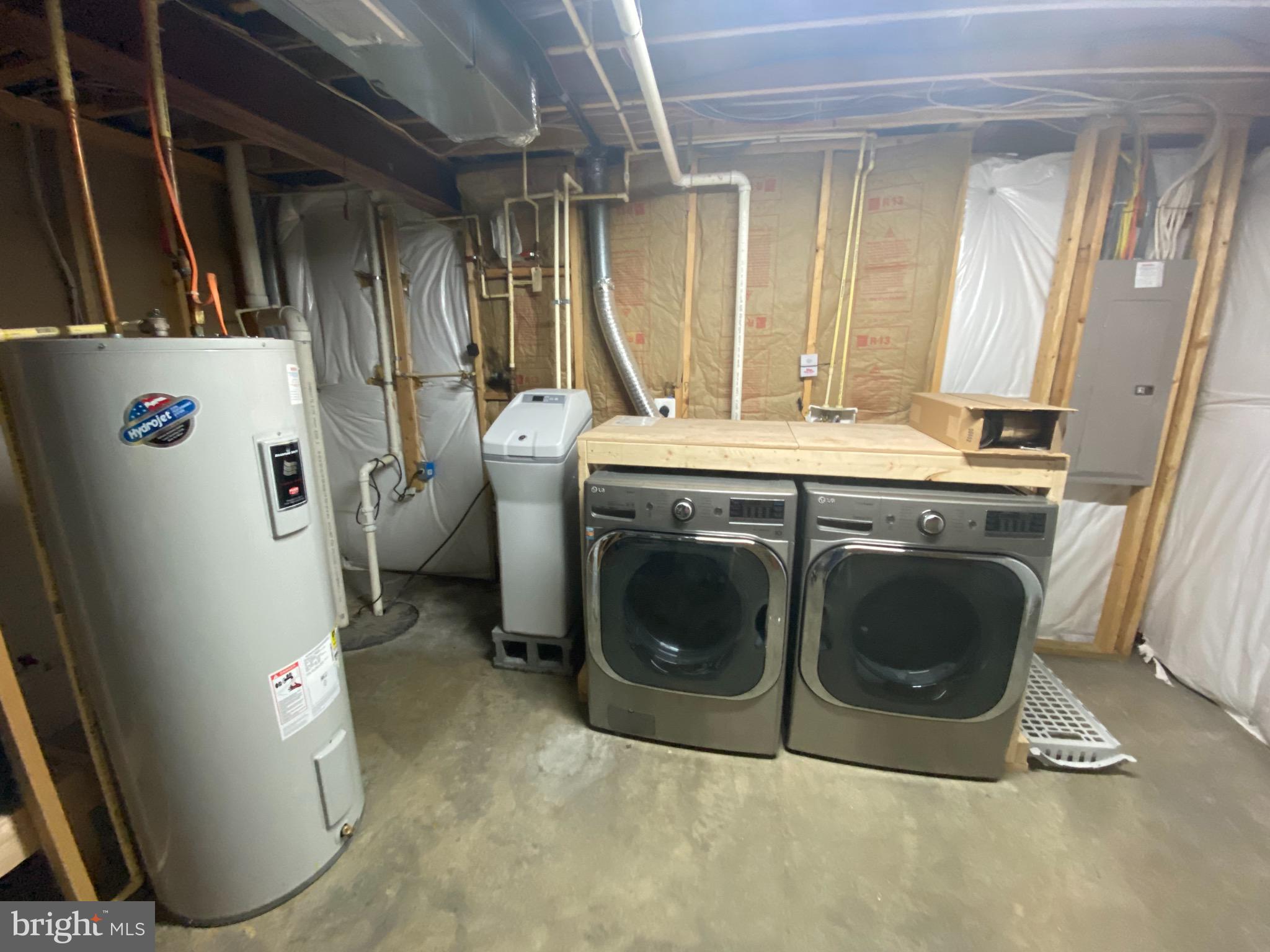 LAKELAND PLACE - Residential