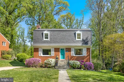 6530 Oakwood Drive, Falls Church, VA MLS: VAFX2226852