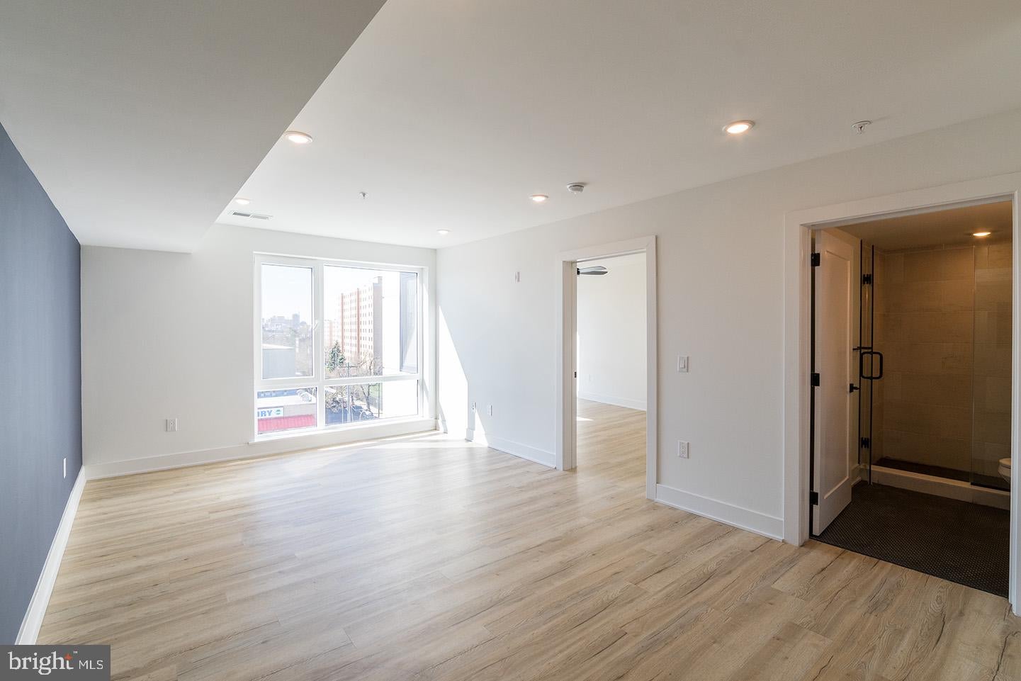 629 W GIRARD AVENUE 401
