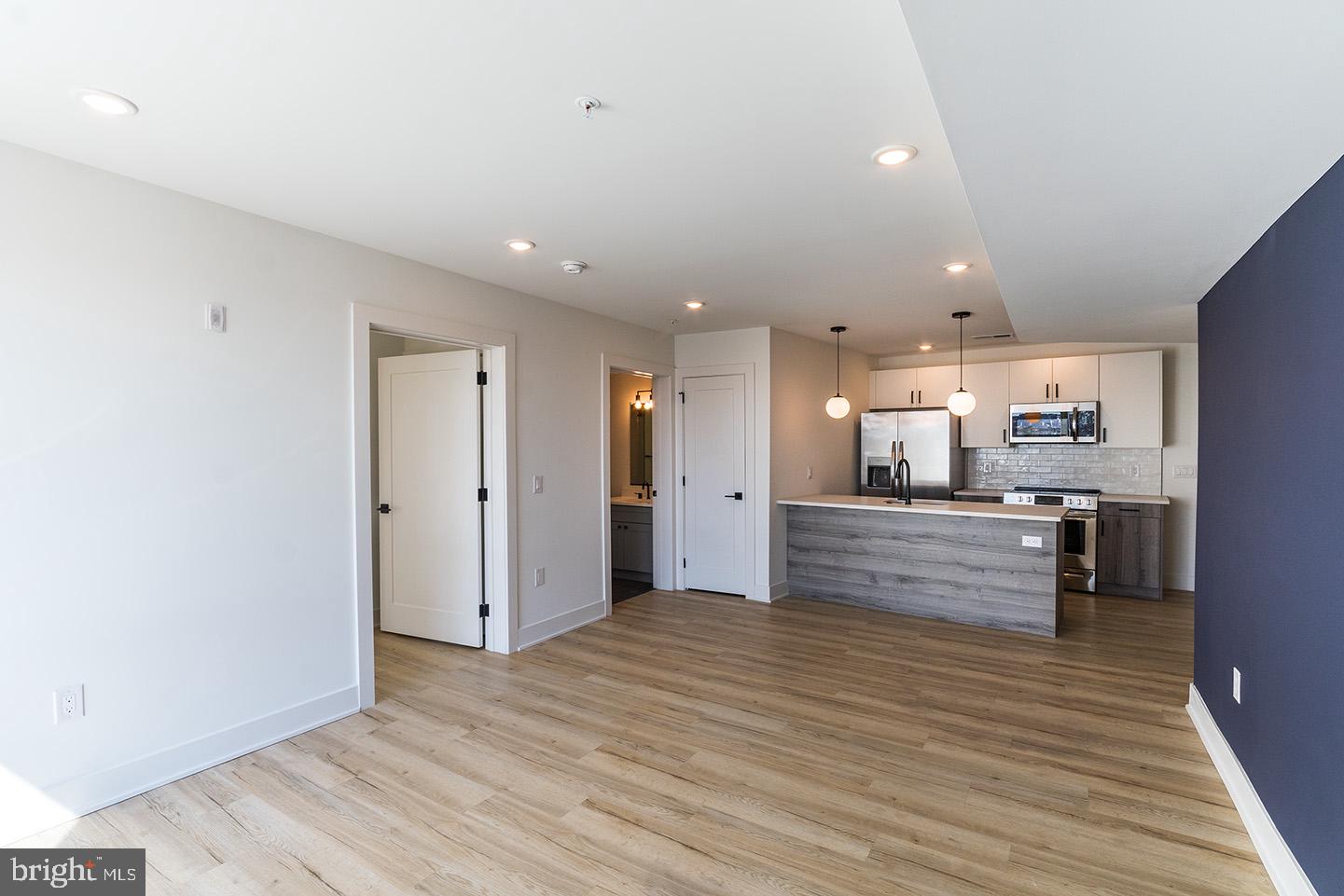629 W GIRARD AVENUE 401