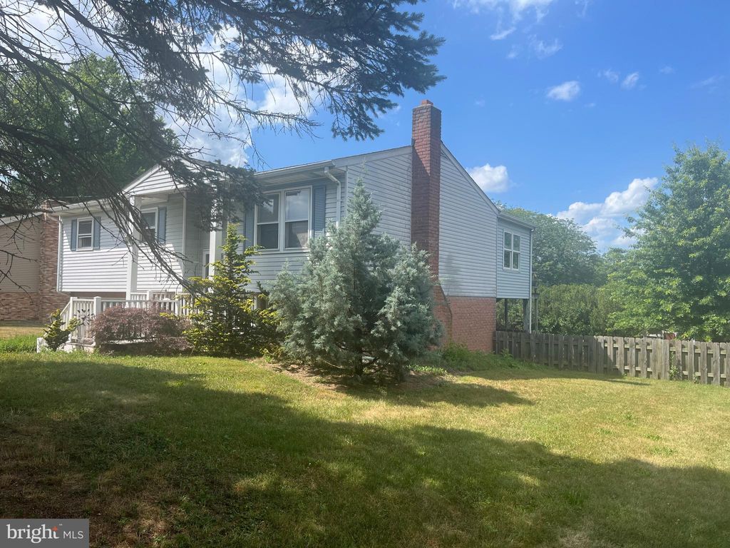 Photo of 105 Brusen Drive, Lititz, PA 17543 (MLS # PALA2054364)