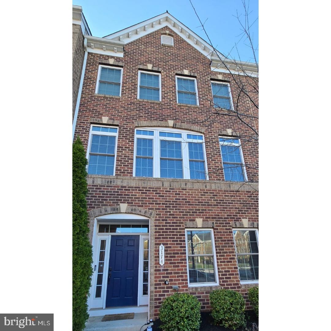 DISCOVERY SQUARE - Residential Lease