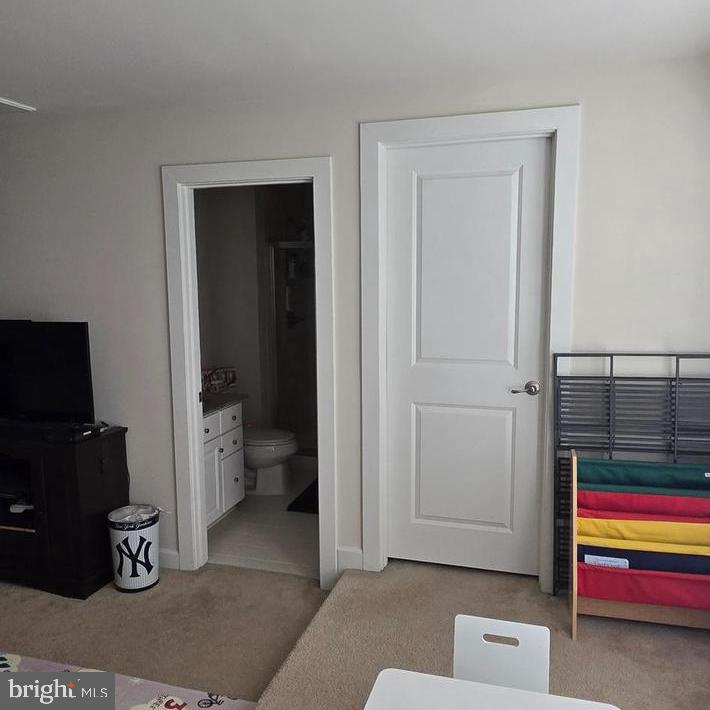 DISCOVERY SQUARE - Residential Lease