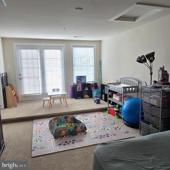 DISCOVERY SQUARE - Residential Lease