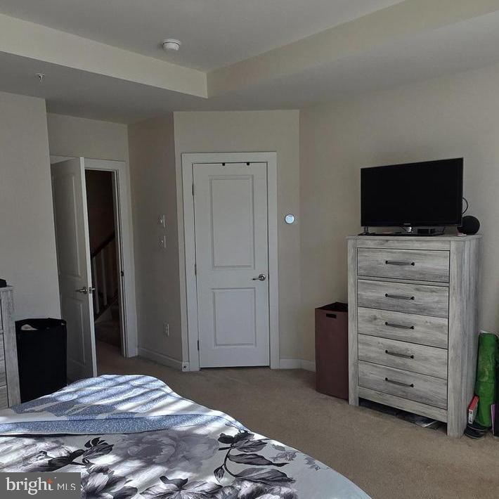 DISCOVERY SQUARE - Residential Lease