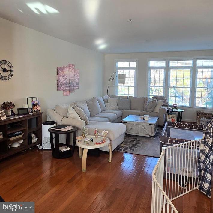 DISCOVERY SQUARE - Residential Lease