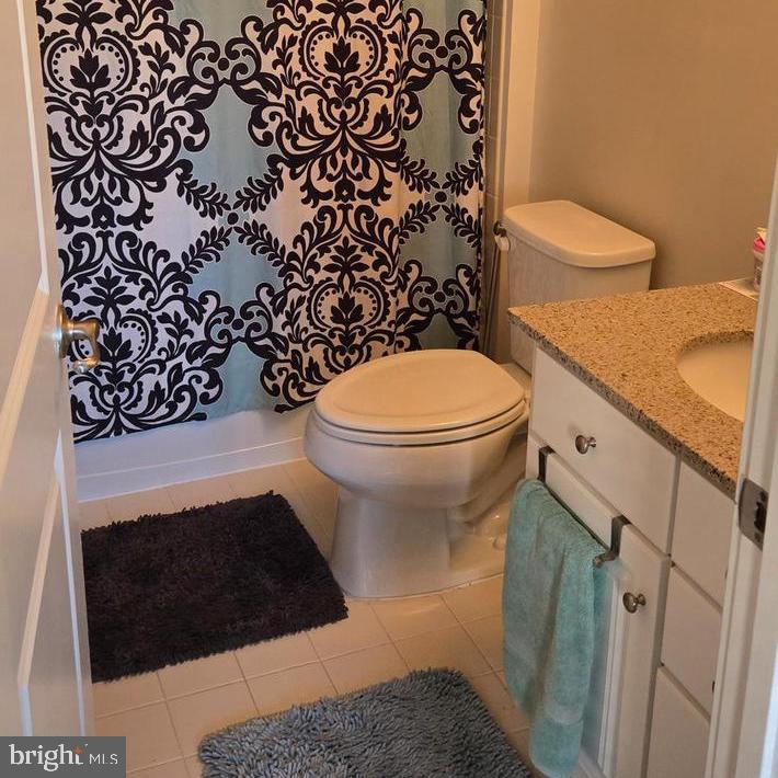 DISCOVERY SQUARE - Residential Lease