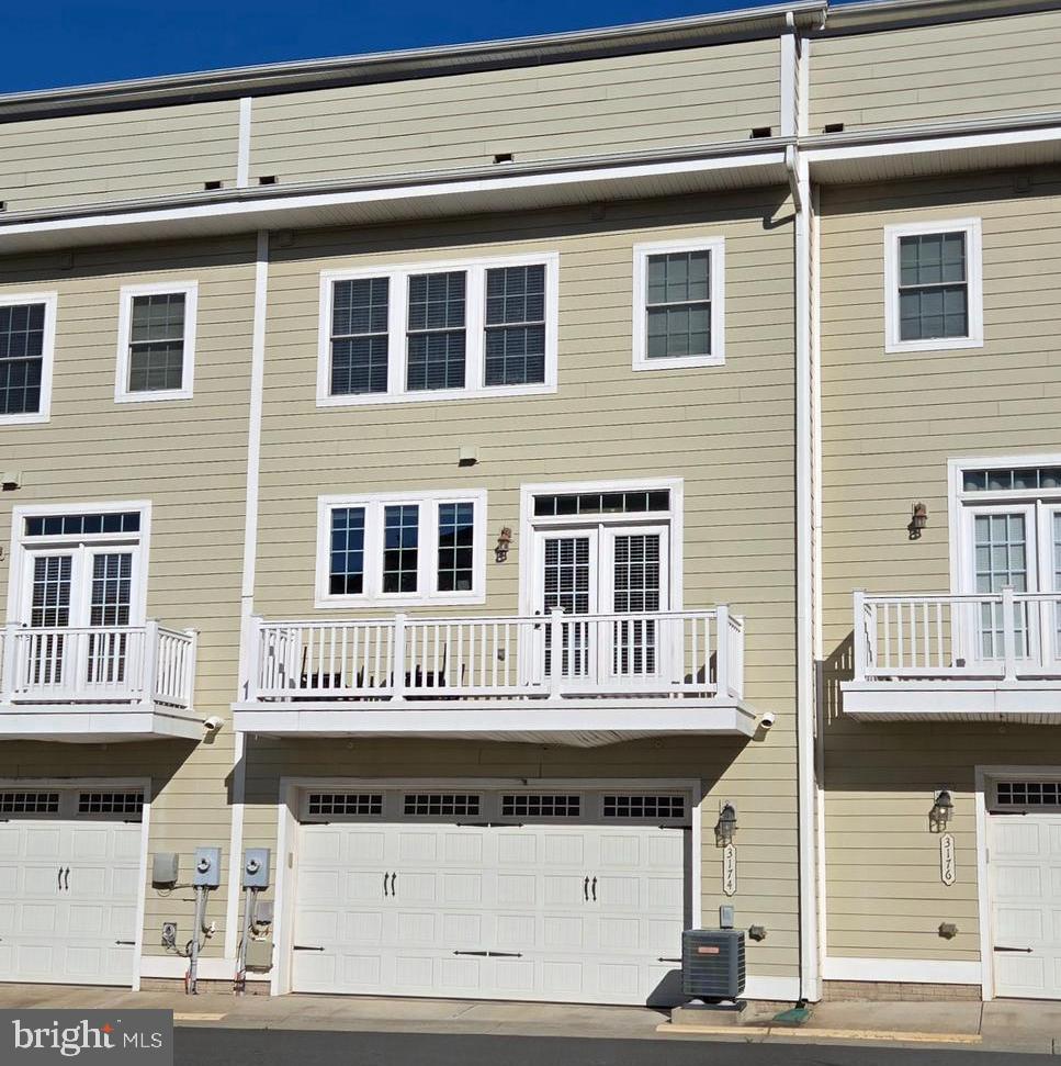 DISCOVERY SQUARE - Residential Lease