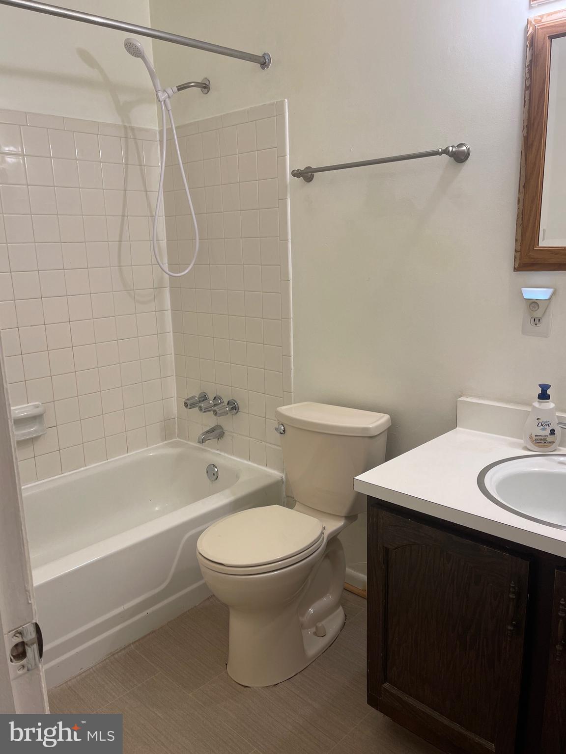 APPLEWALK CONDO - Residential