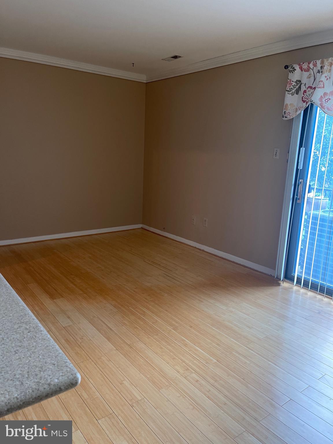 APPLEWALK CONDO - Residential