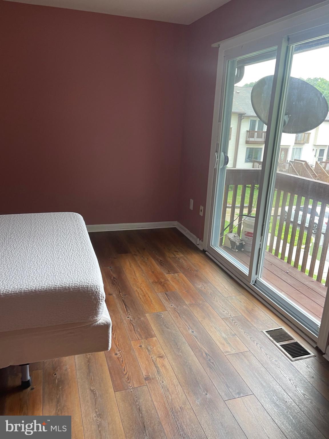 APPLEWALK CONDO - Residential