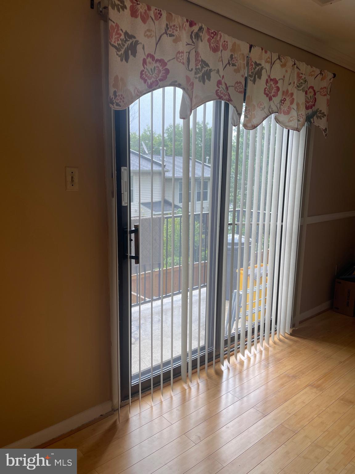 APPLEWALK CONDO - Residential