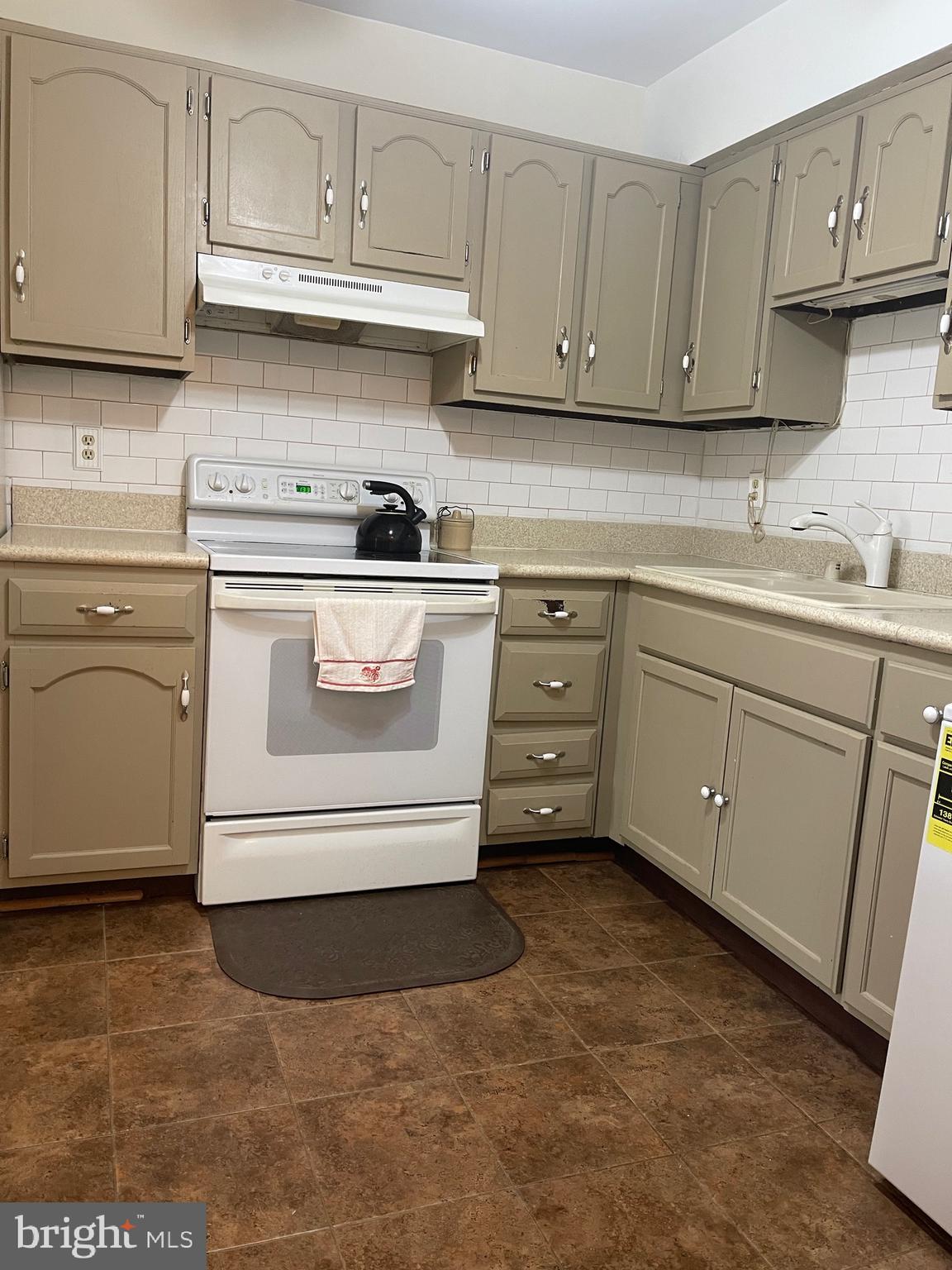 APPLEWALK CONDO - Residential