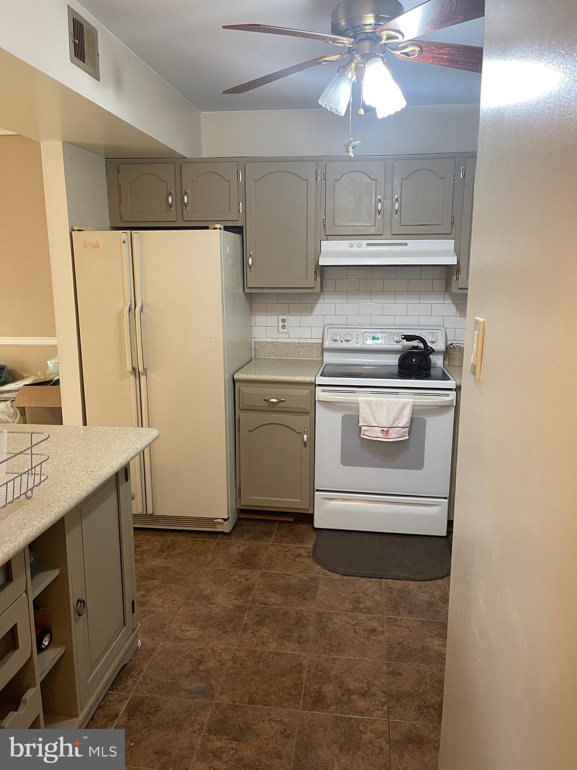 APPLEWALK CONDO - Residential