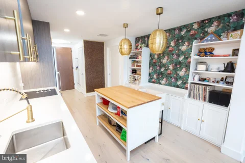 MLS: DCDC2272404
