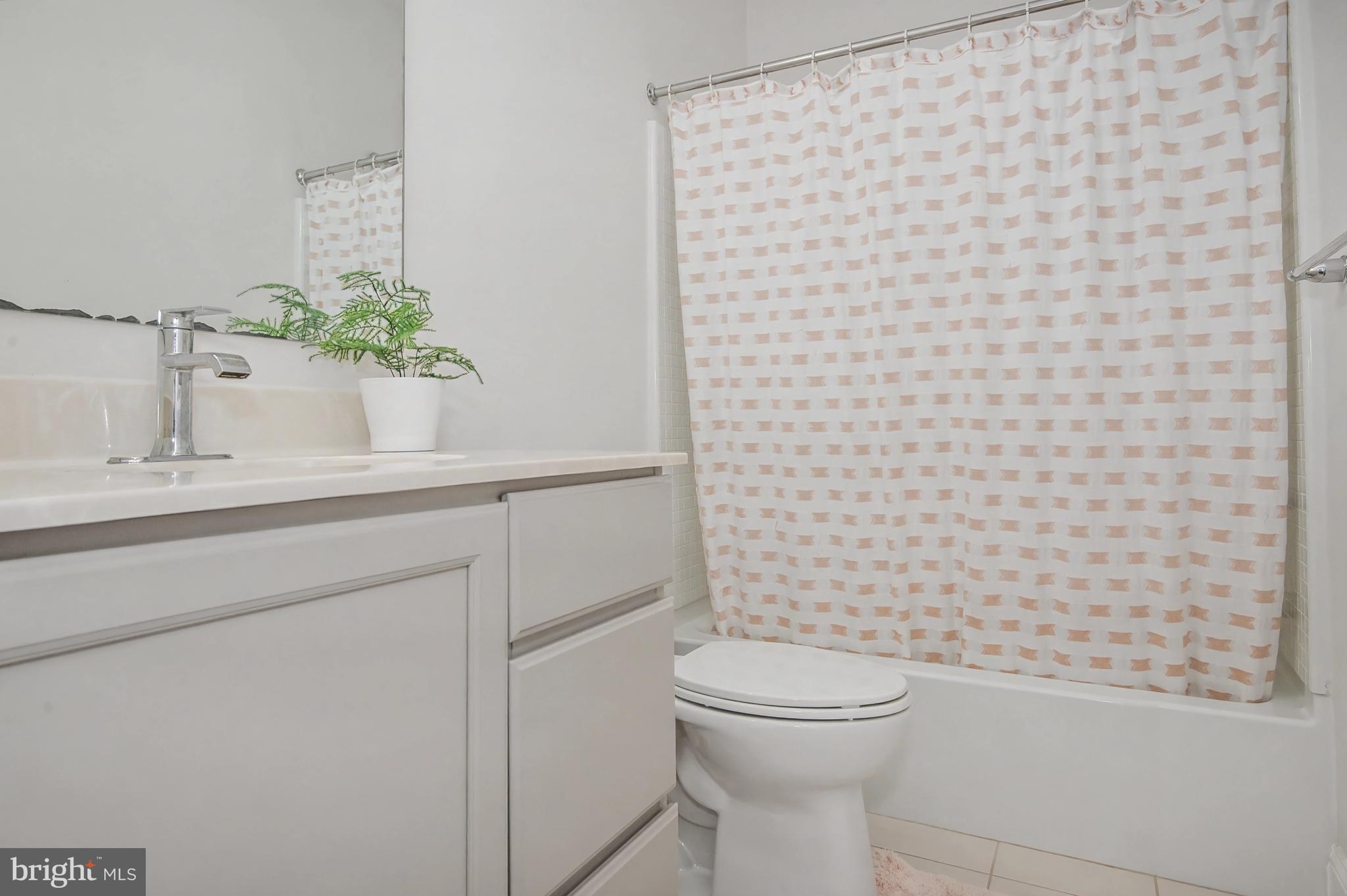 WESTHAMPTON - Residential