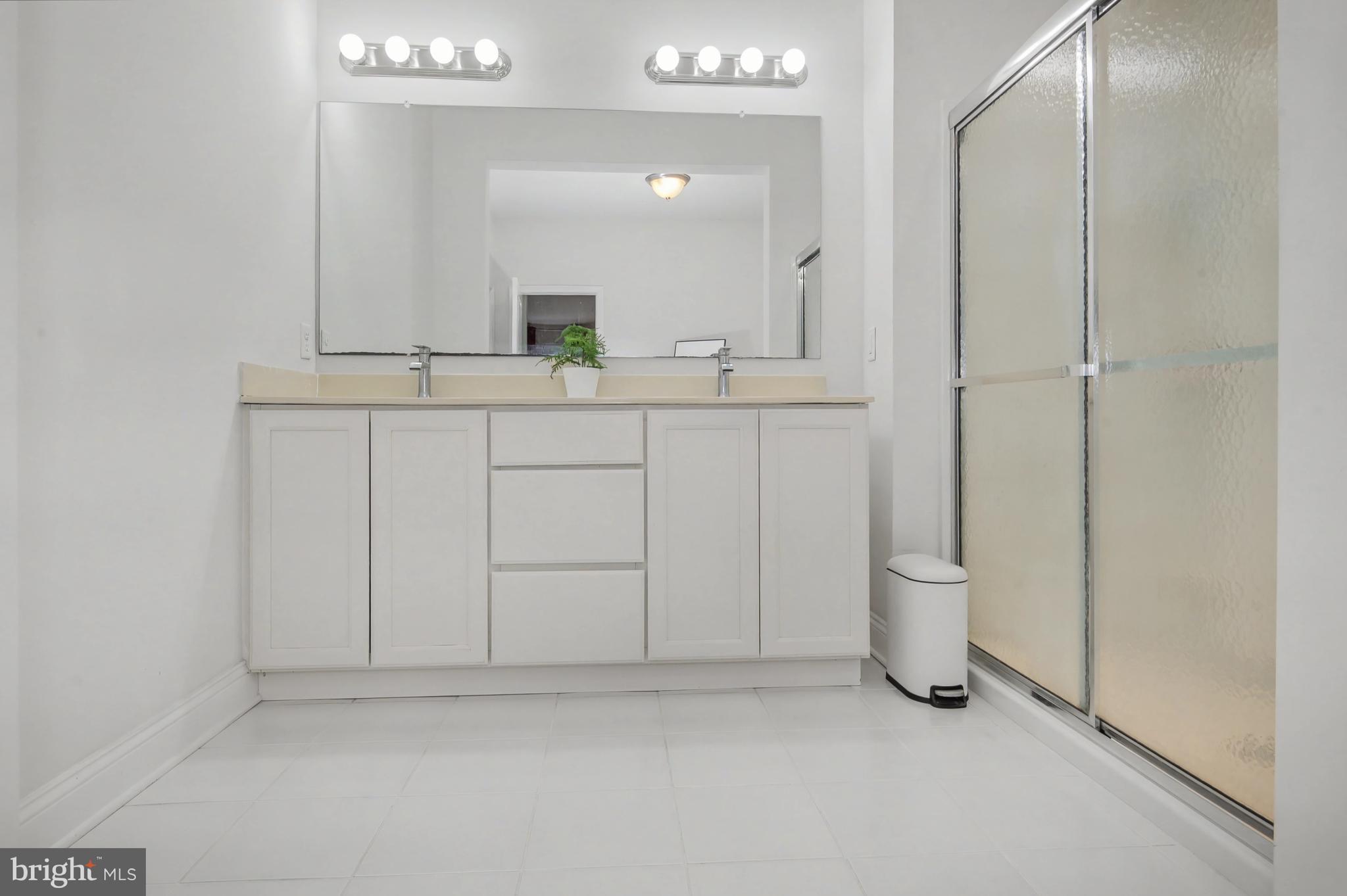 WESTHAMPTON - Residential