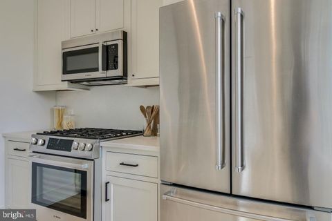 521 N WASHINGTON STREET 201 ALEXANDRIA VA 22314