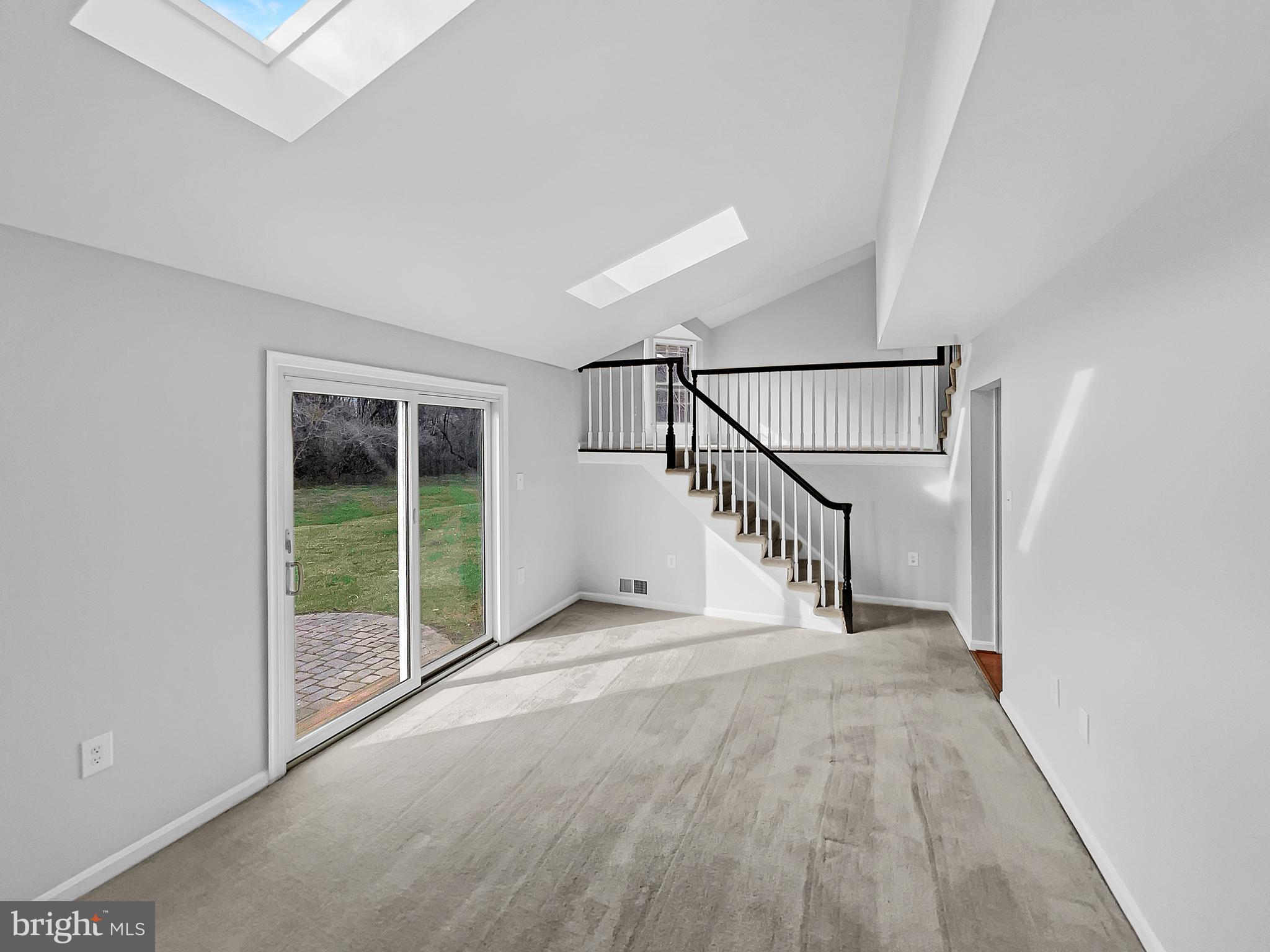 KINGSTON CHASE - Residential