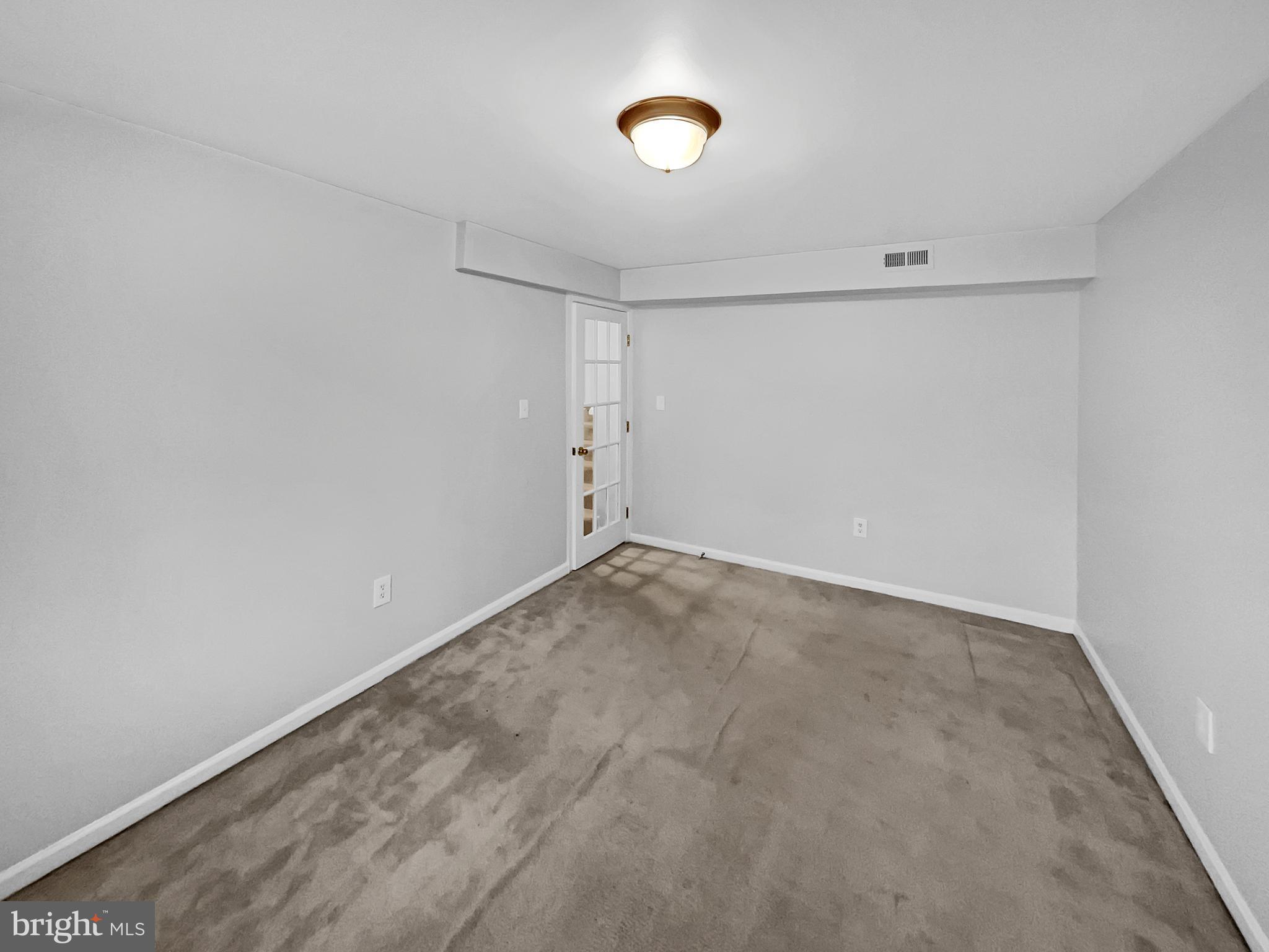 KINGSTON CHASE - Residential