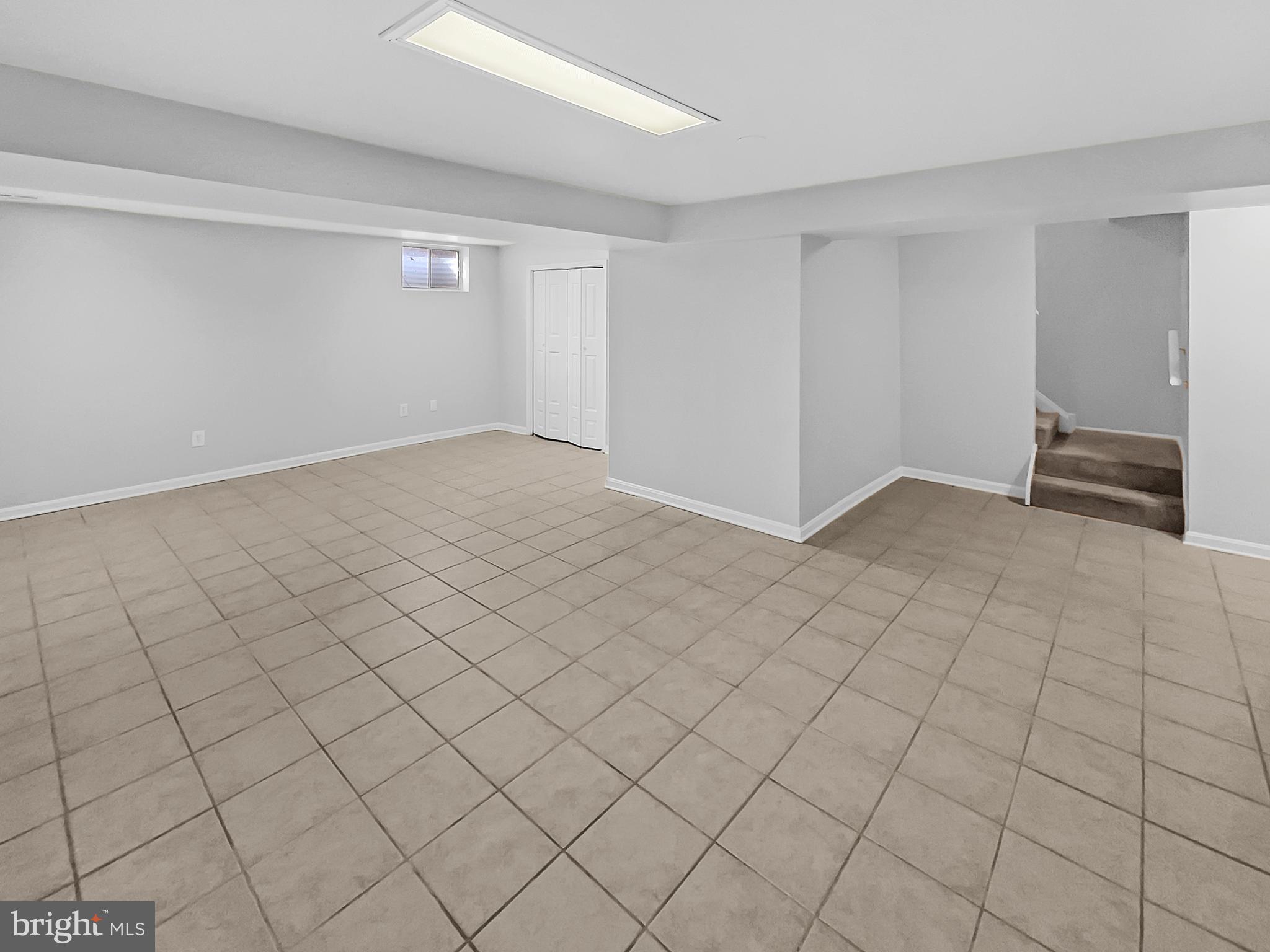 KINGSTON CHASE - Residential