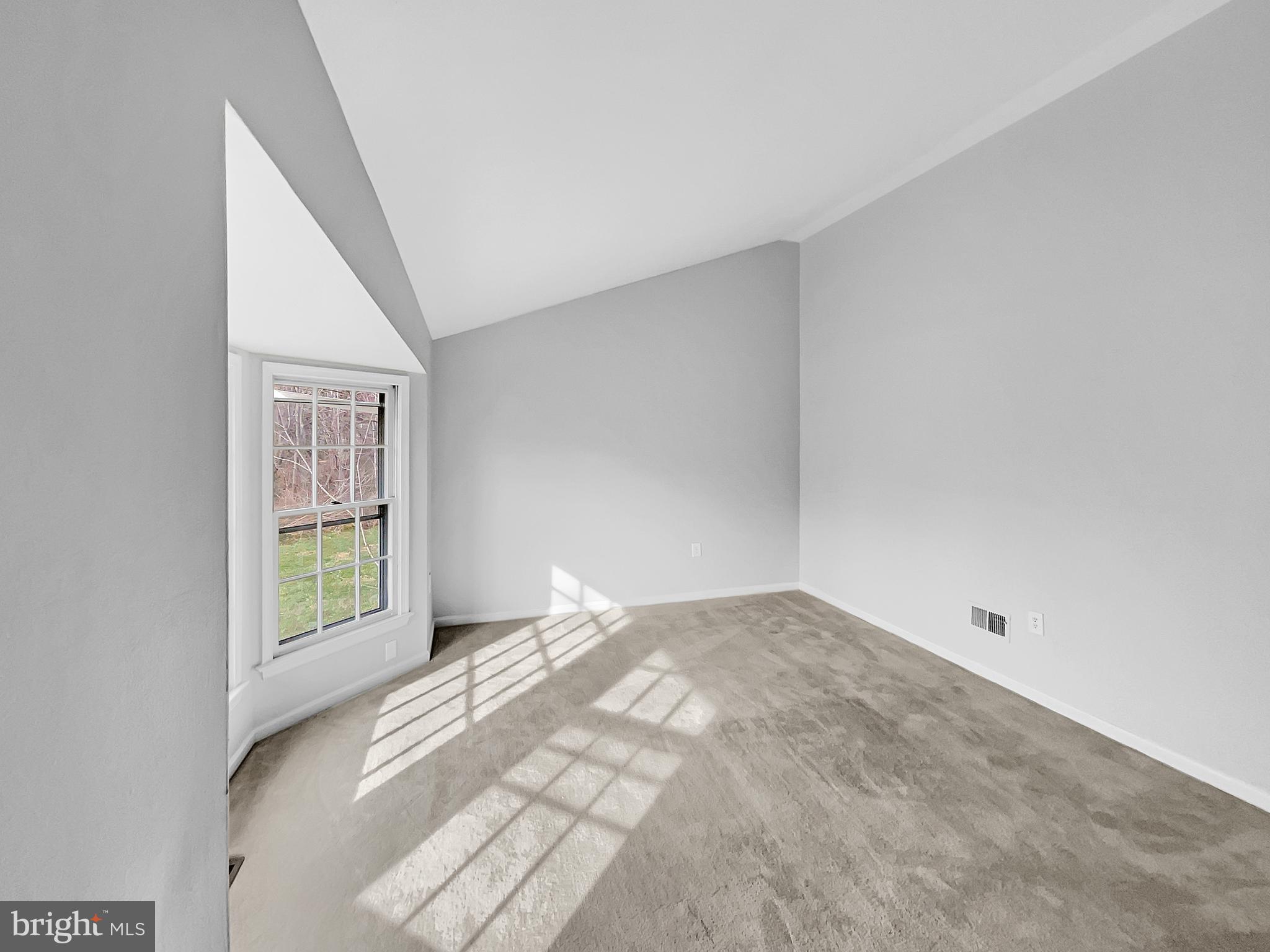 KINGSTON CHASE - Residential