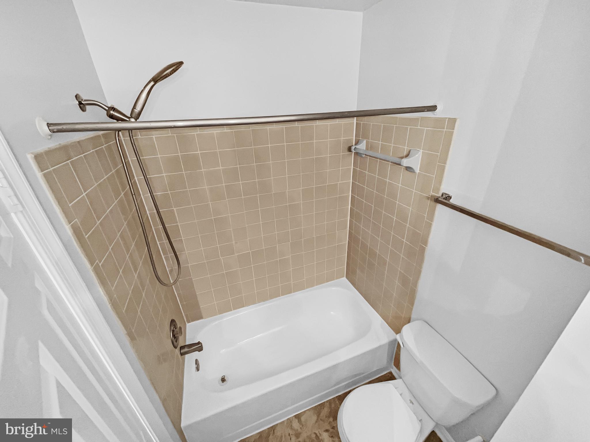 KINGSTON CHASE - Residential